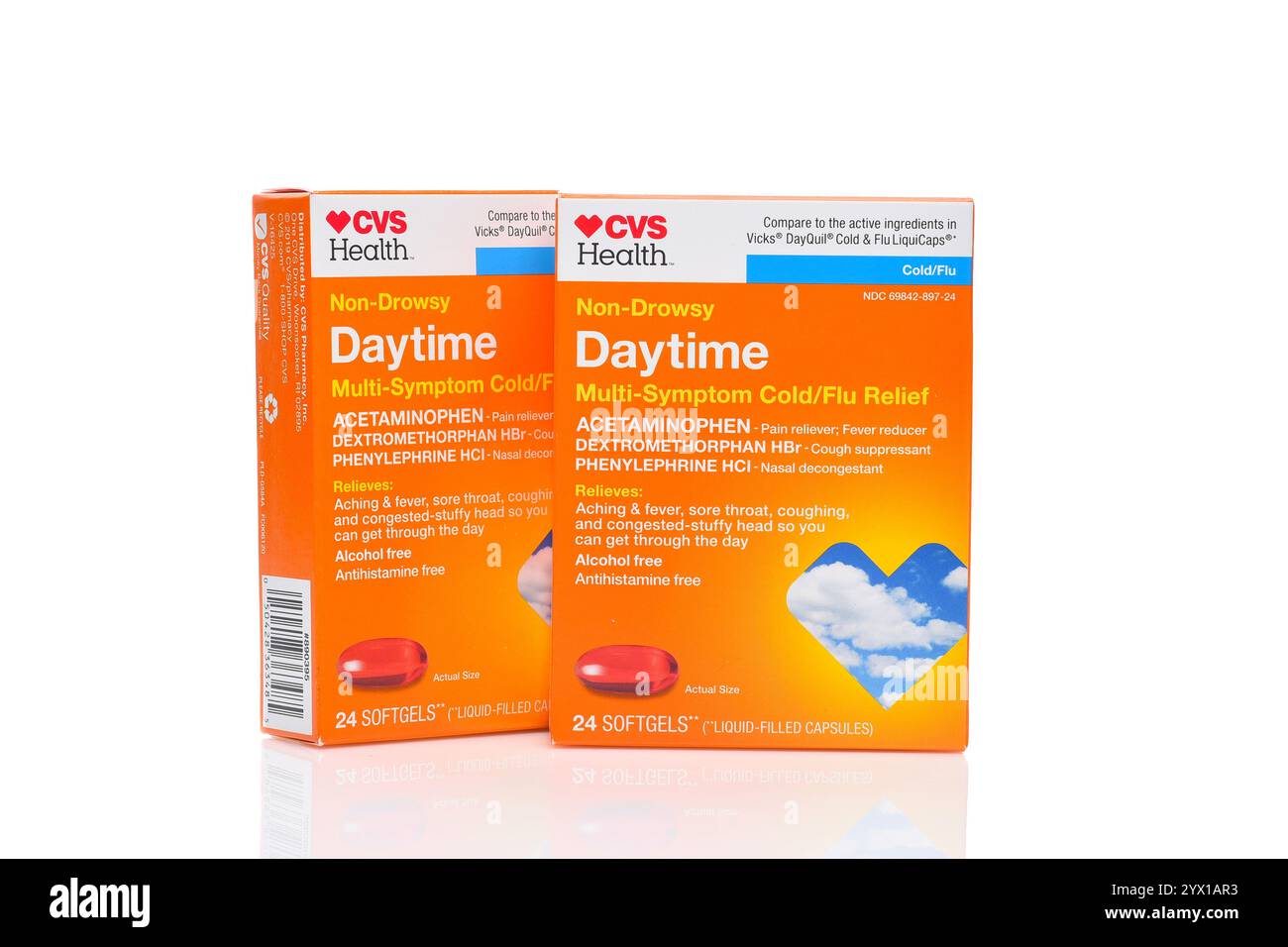 IRVINE, CALIFRONIA- 11. Dezember 2024: Zwei Kisten CVS-Marke Daytime Multi-Symptom Cold and Grippe Relief. Stockfoto