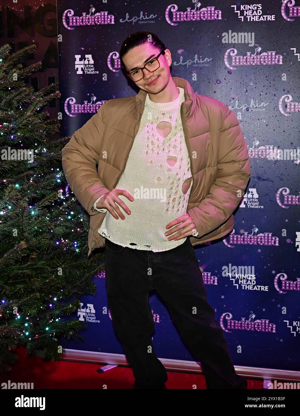 LONDON, GROSSBRITANNIEN. Dezember 2024. River Medway besuchte die Press Night: „Cinderella“ kommt ins Londoner West End im King's Head Theatre in Islington, London, Großbritannien. (Foto von 李世惠d/siehe Li/Picture Capital) Credit: Siehe Li/Picture Capital/Alamy Live News Stockfoto