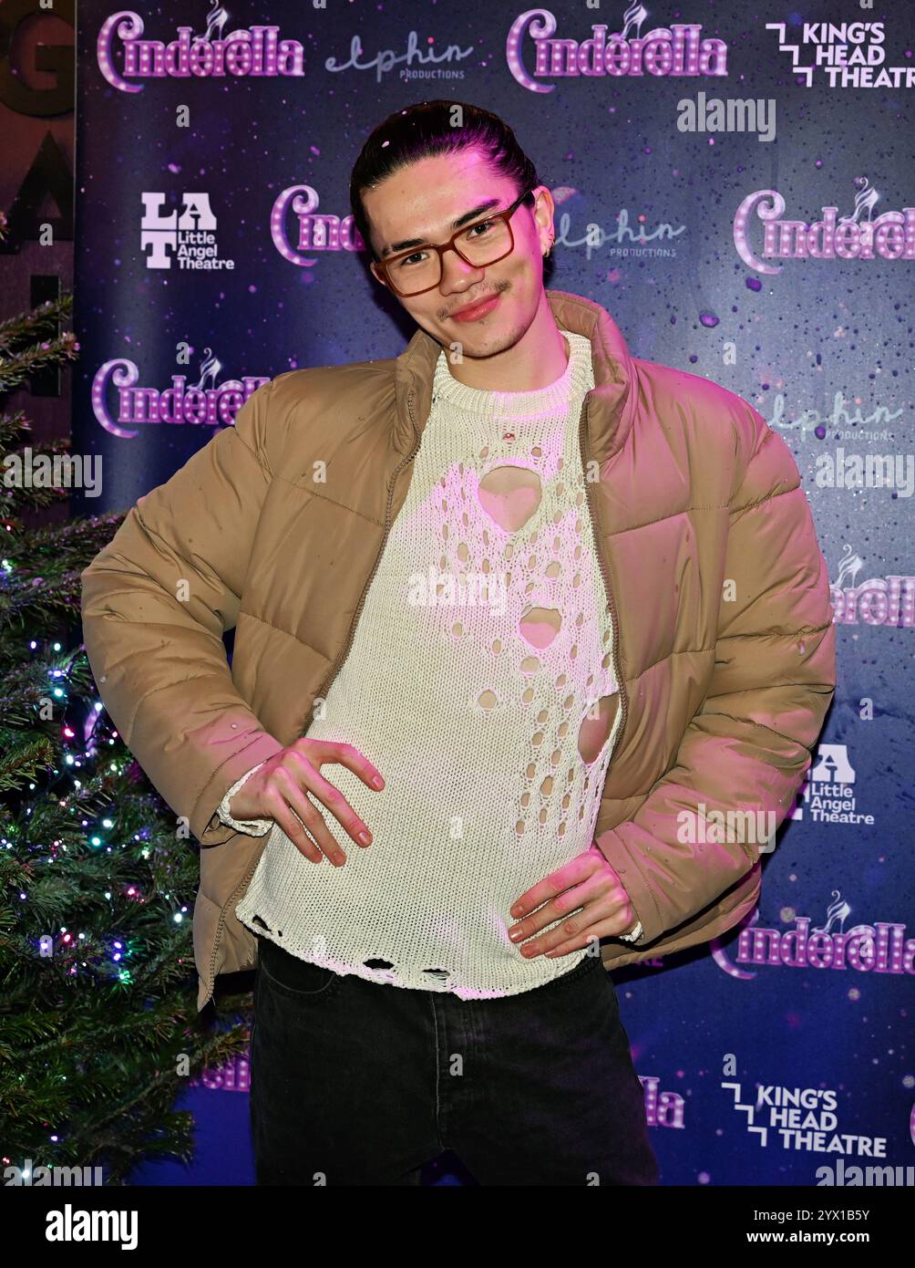 LONDON, GROSSBRITANNIEN. Dezember 2024. River Medway besuchte die Press Night: „Cinderella“ kommt ins Londoner West End im King's Head Theatre in Islington, London, Großbritannien. (Foto von 李世惠d/siehe Li/Picture Capital) Credit: Siehe Li/Picture Capital/Alamy Live News Stockfoto