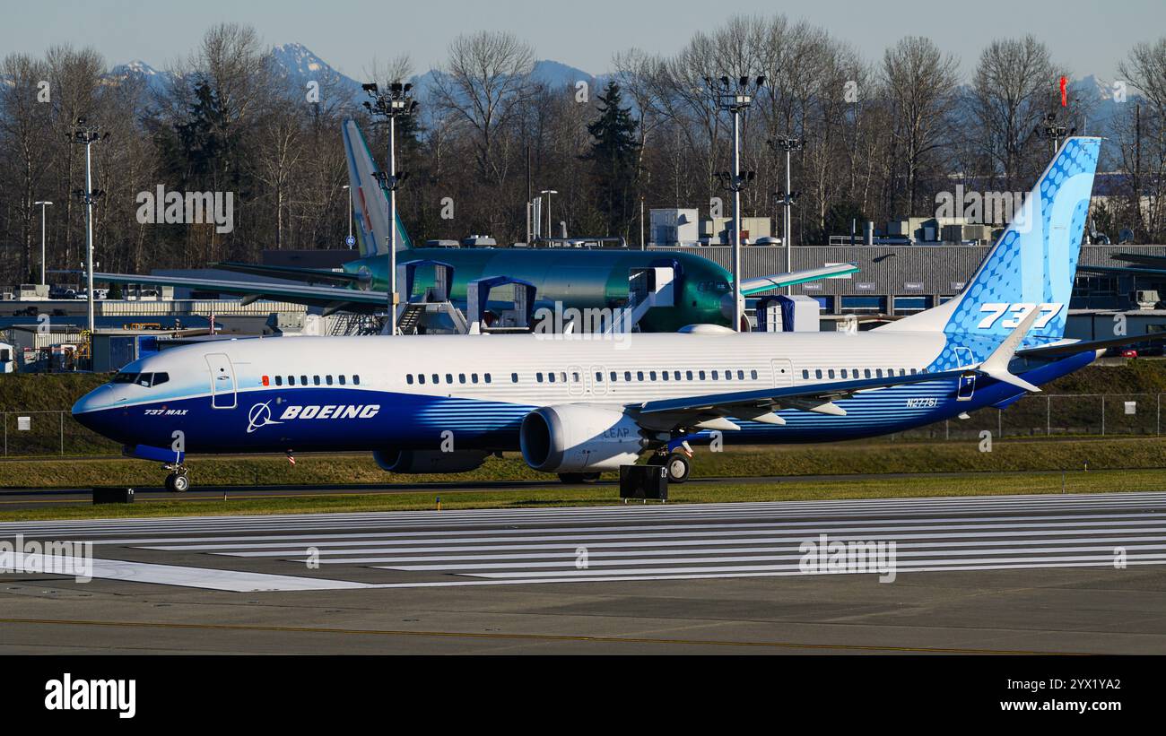 Everett, WA, USA – 4. Dezember 2024; Boeing 737 MAX 10 Flugzeuge im Paine Field in Firmenfarben Stockfoto