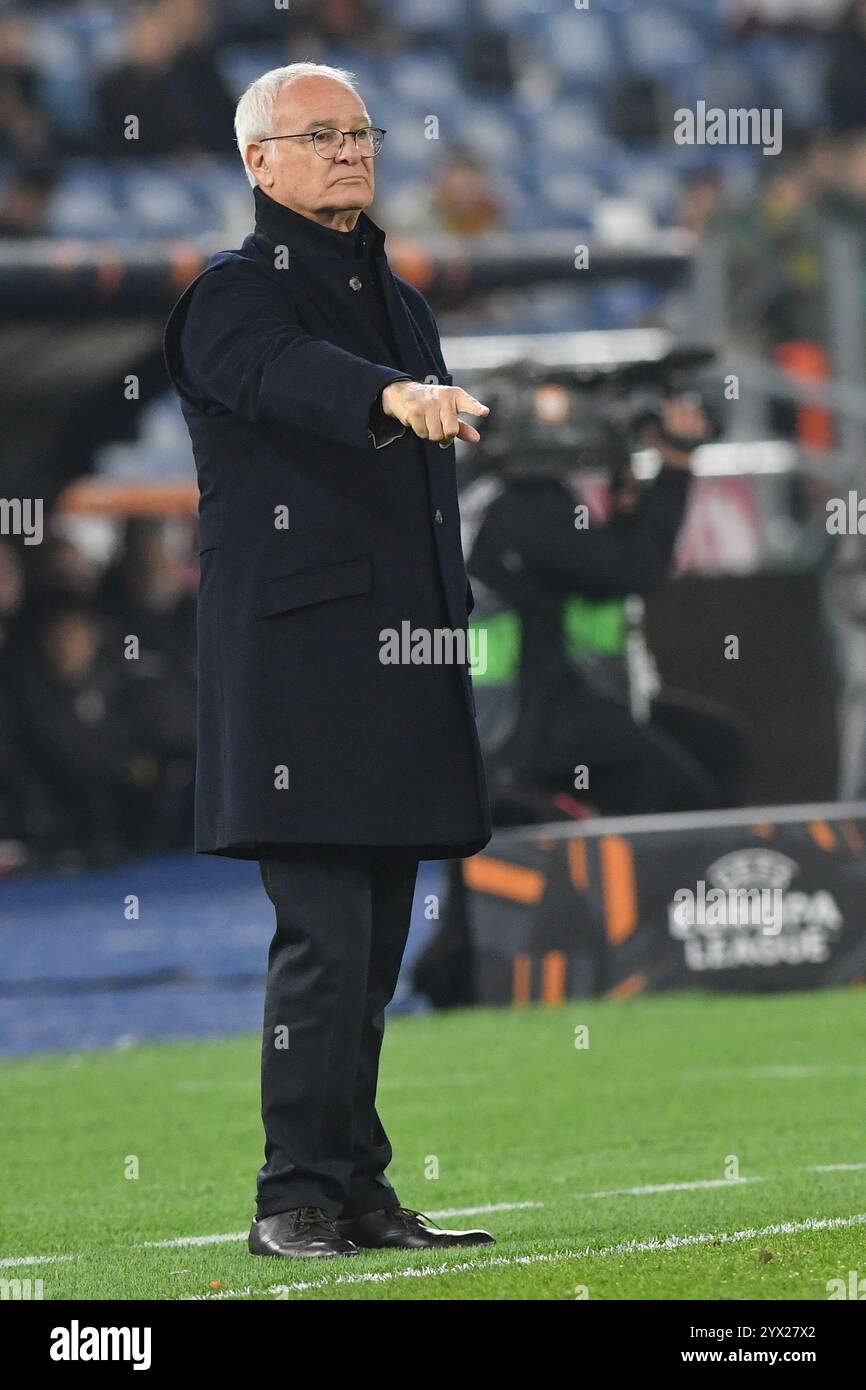 Rom, Italien. Dezember 2024. Roma-Coach Claudio Ranieri reagiert während der Europa-League-Phase am 6. Spieltag zwischen Roma und Sporting Braga im Olympiastadion. Endnote Roma 3: 0 Sporting Braga (Foto: Mattia Vian/SOPA Images/SIPA USA) Credit: SIPA USA/Alamy Live News Stockfoto