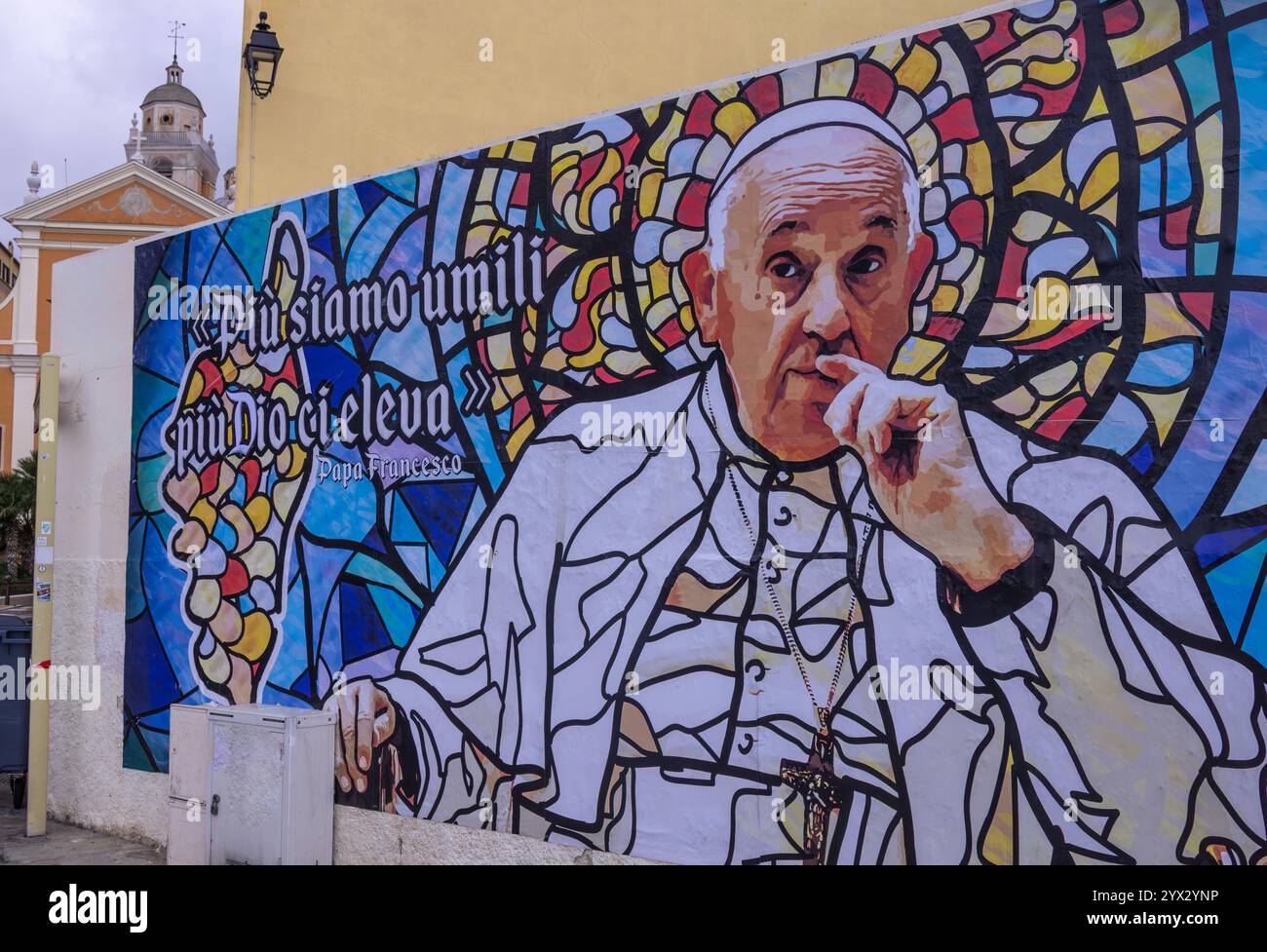 FRANKREICH. CORSE-DU-SUD (2A) AJACCIO, ZU EHREN SEINER ANKUNFT IN DER STADT, EIN GEMÄLDE VON PAPST FRANZISKUS AN DER WAND DES KINDERGARTENS SOEUR ALPHONSE. Stockfoto
