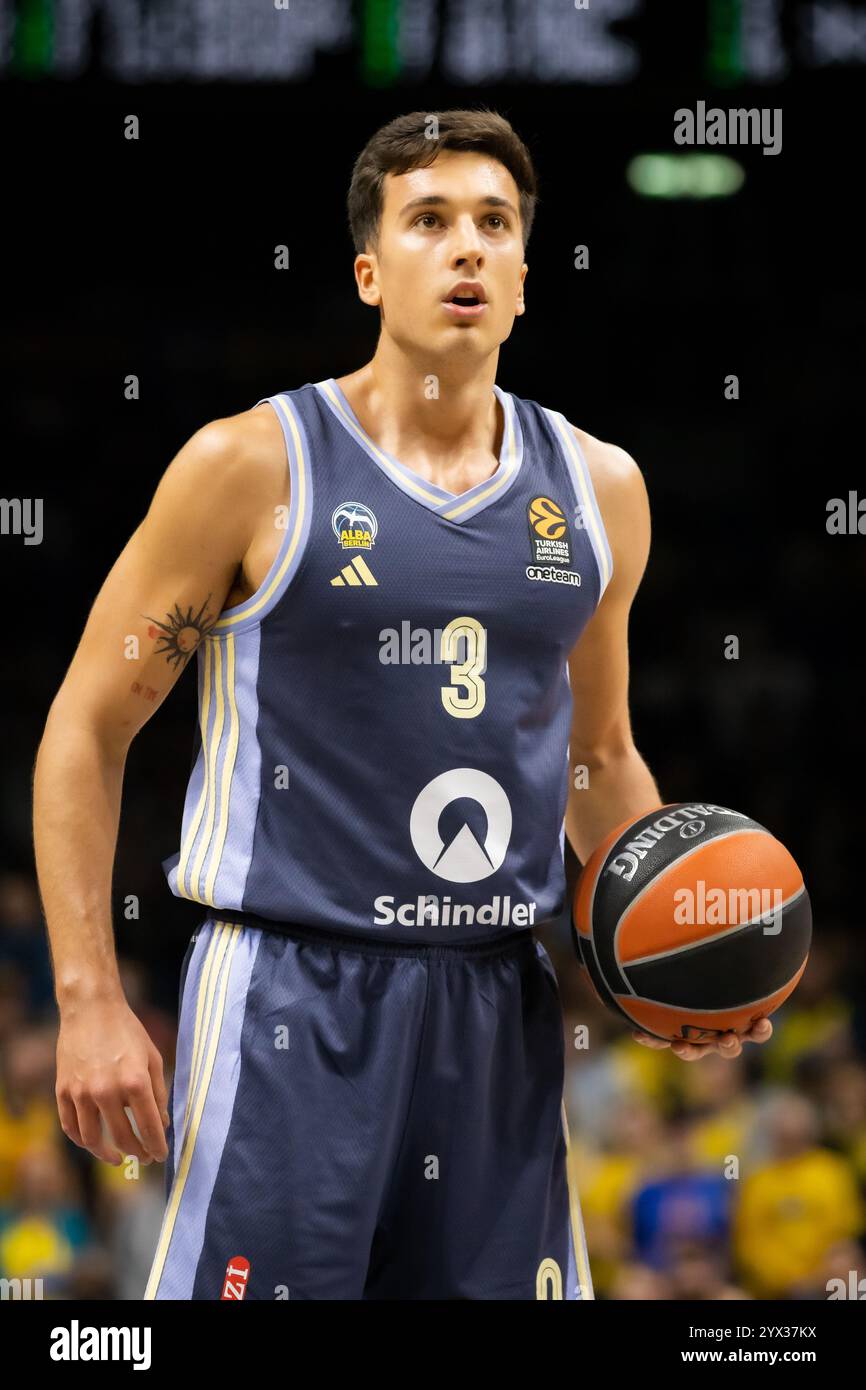 Berlin, Deutschland. Dezember 2024. Matteo Spagnolo (3) von ALBA Berlin, der während des Turkish Airlines EuroLeague Basketballspiels zwischen ALBA Berlin und Partizan Mozzart in der Uber Arena in Berlin zu sehen war. Quelle: Gonzales Photo/Alamy Live News Stockfoto