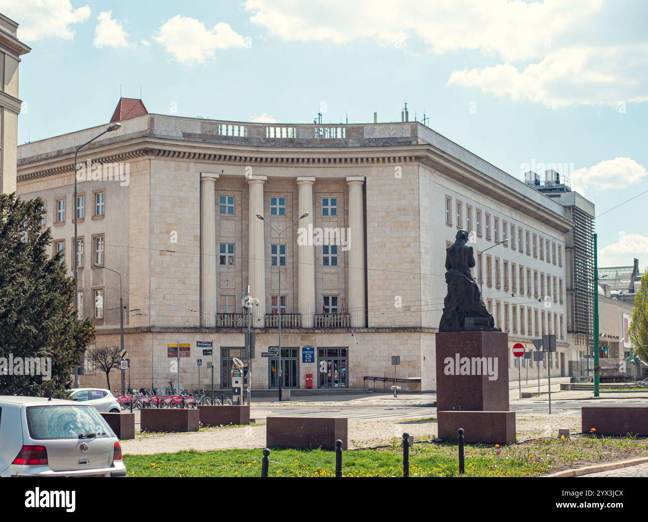 Das Postgebäude (Gmach Urzędu Pocztowego Poznań 9) – ein ikonisches Postamt in der Altstadt von Poznań, Polen Stockfoto