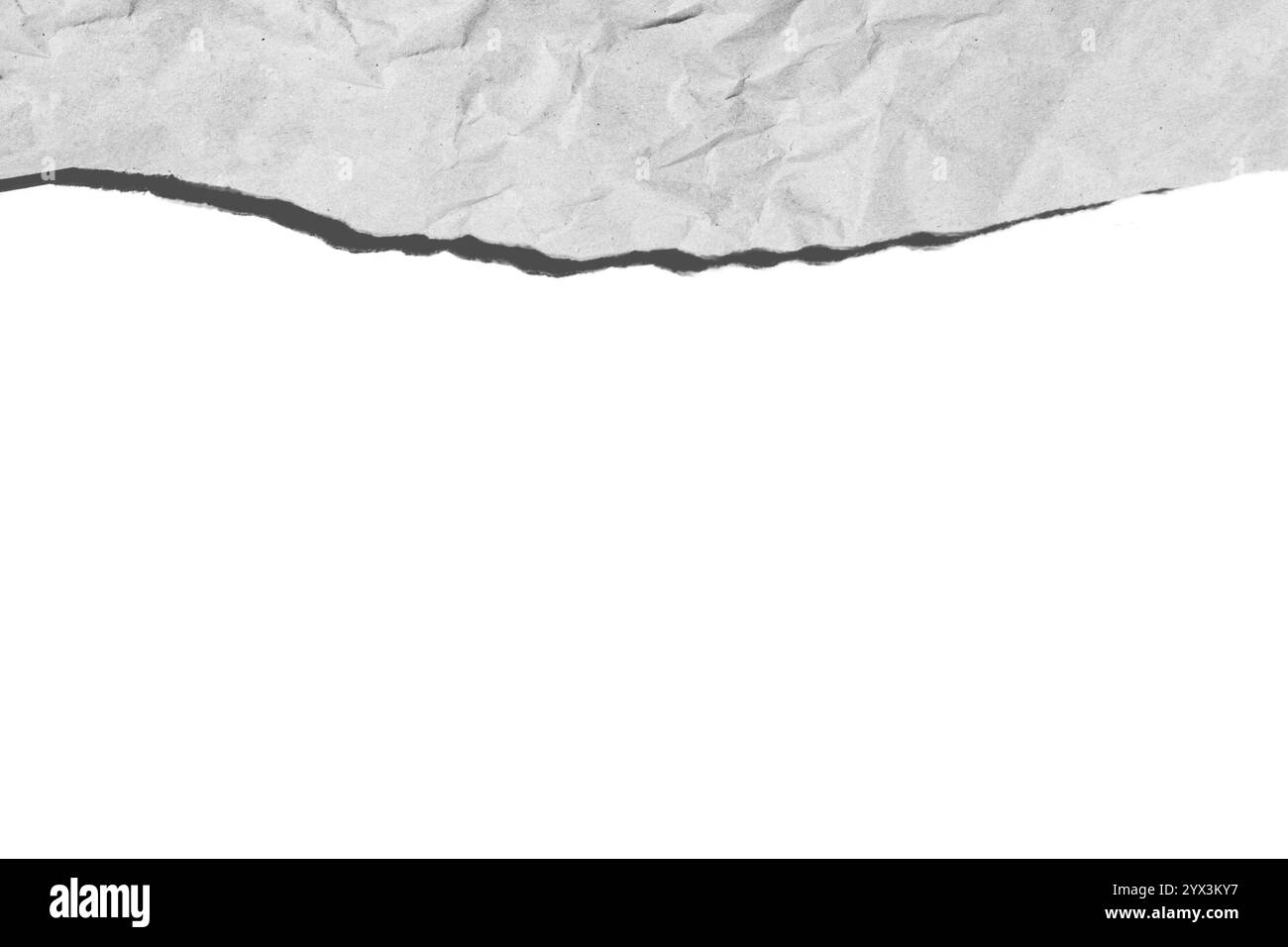 Zerknittertes Stück helles Papier auf leerem Hintergrund. Strukturiertes Element, abstraktes Design. Stockfoto