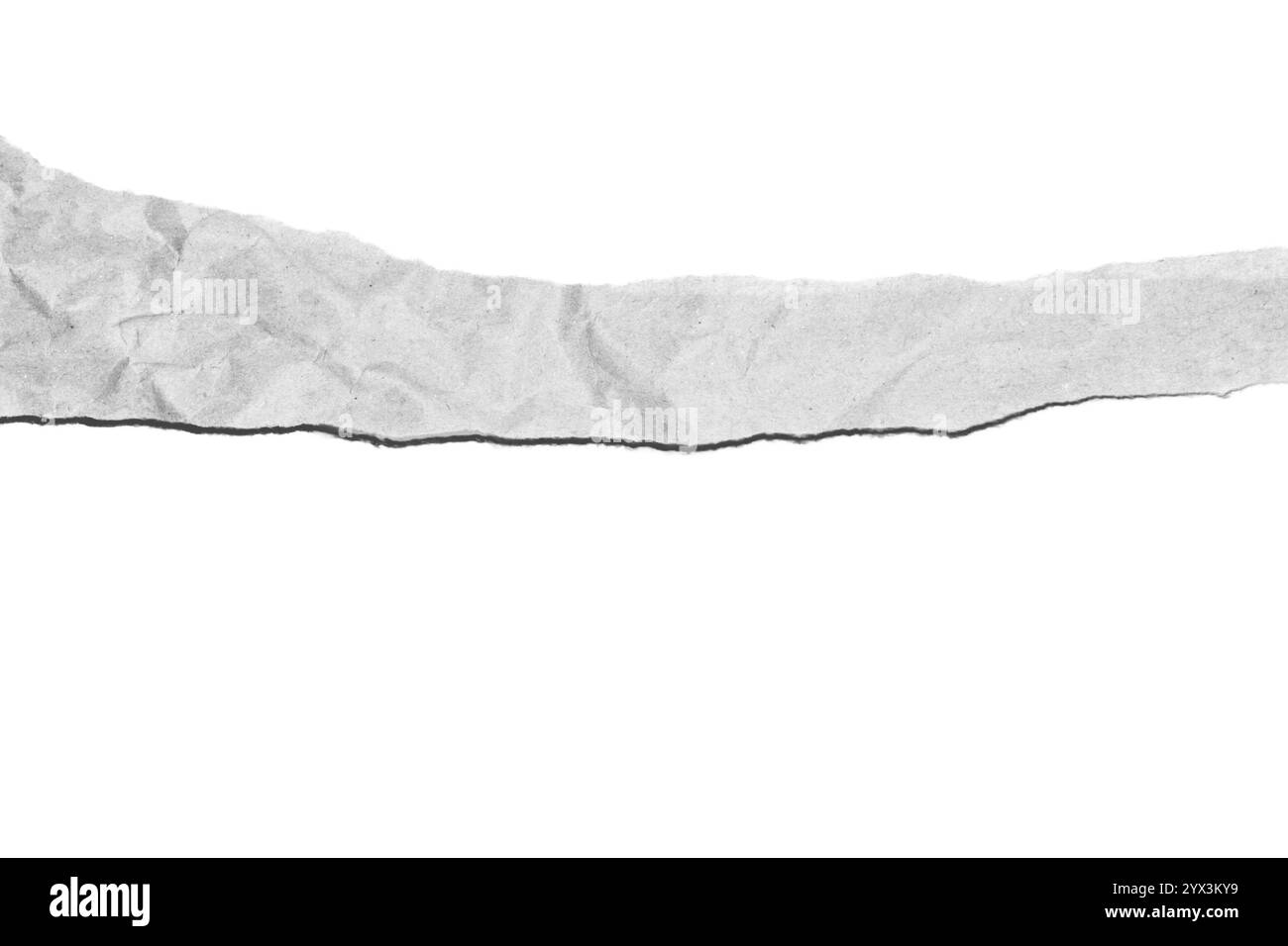 Zerknittertes Stück helles Papier auf leerem Hintergrund. Strukturiertes Element, abstraktes Design. Stockfoto