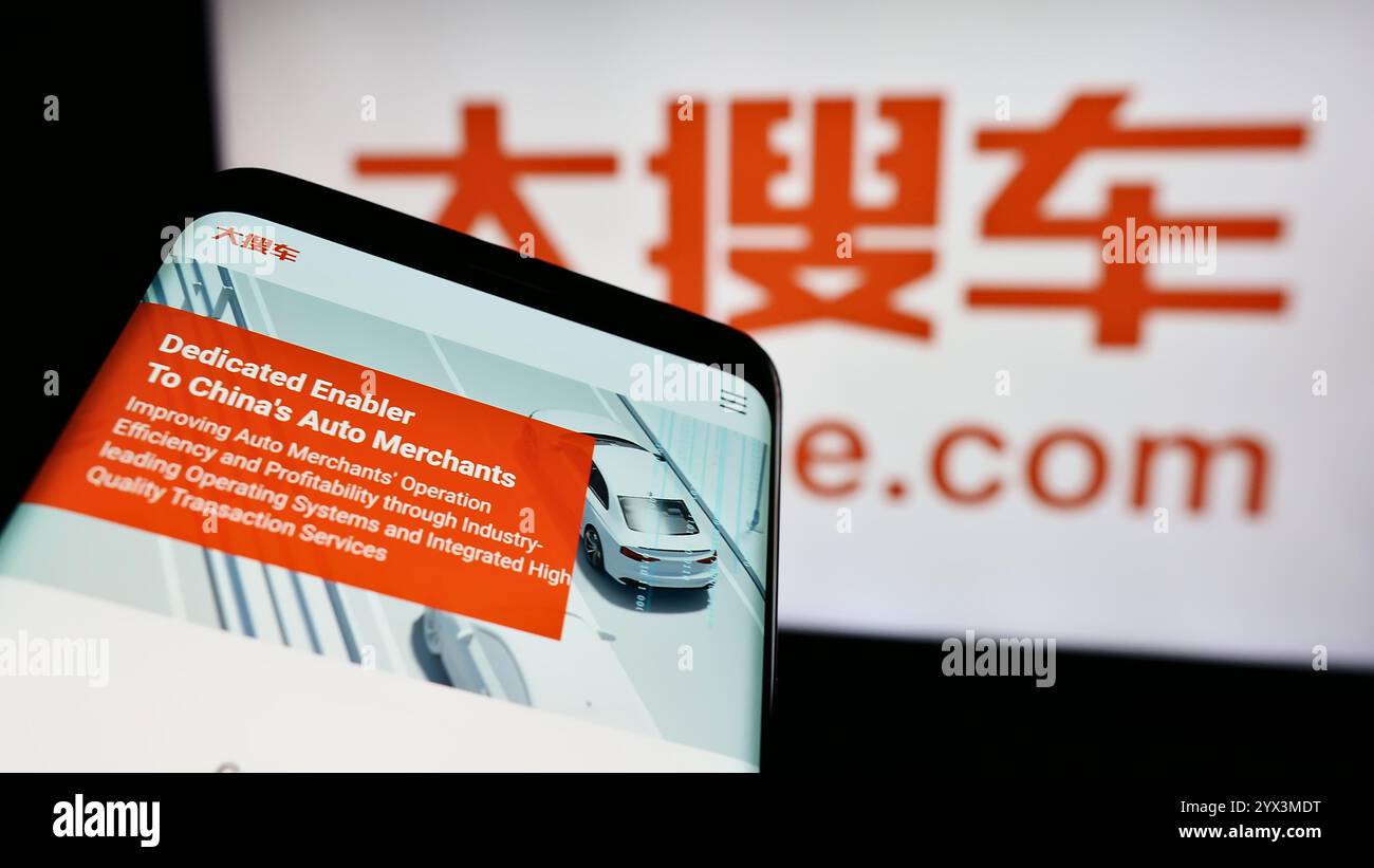 Deutschland. Juni 2024. In dieser Abbildung ist ein Mobiltelefon mit der Webseite des chinesischen Autovermarktplatzes Souche Holdings Ltd. Vor dem Firmenlogo zu sehen. (Foto von Timon Schneider/SOPA Images/SIPA USA) *** ausschließlich für redaktionelle Nachrichten *** Credit: SIPA USA/Alamy Live News Stockfoto