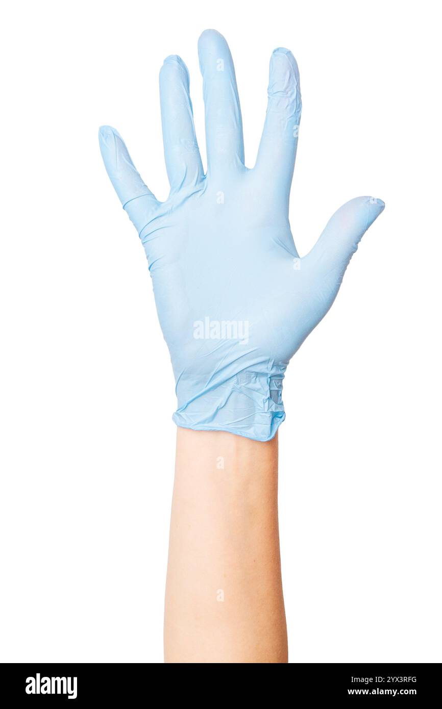 Hand in medizinische Handschuhe, die die Zahl fünf zeigen, oder eine offene Handfläche auf einem leeren Hintergrund. Zählen, Kommunikation, Interaktion im Gesundheitswesen. Stockfoto