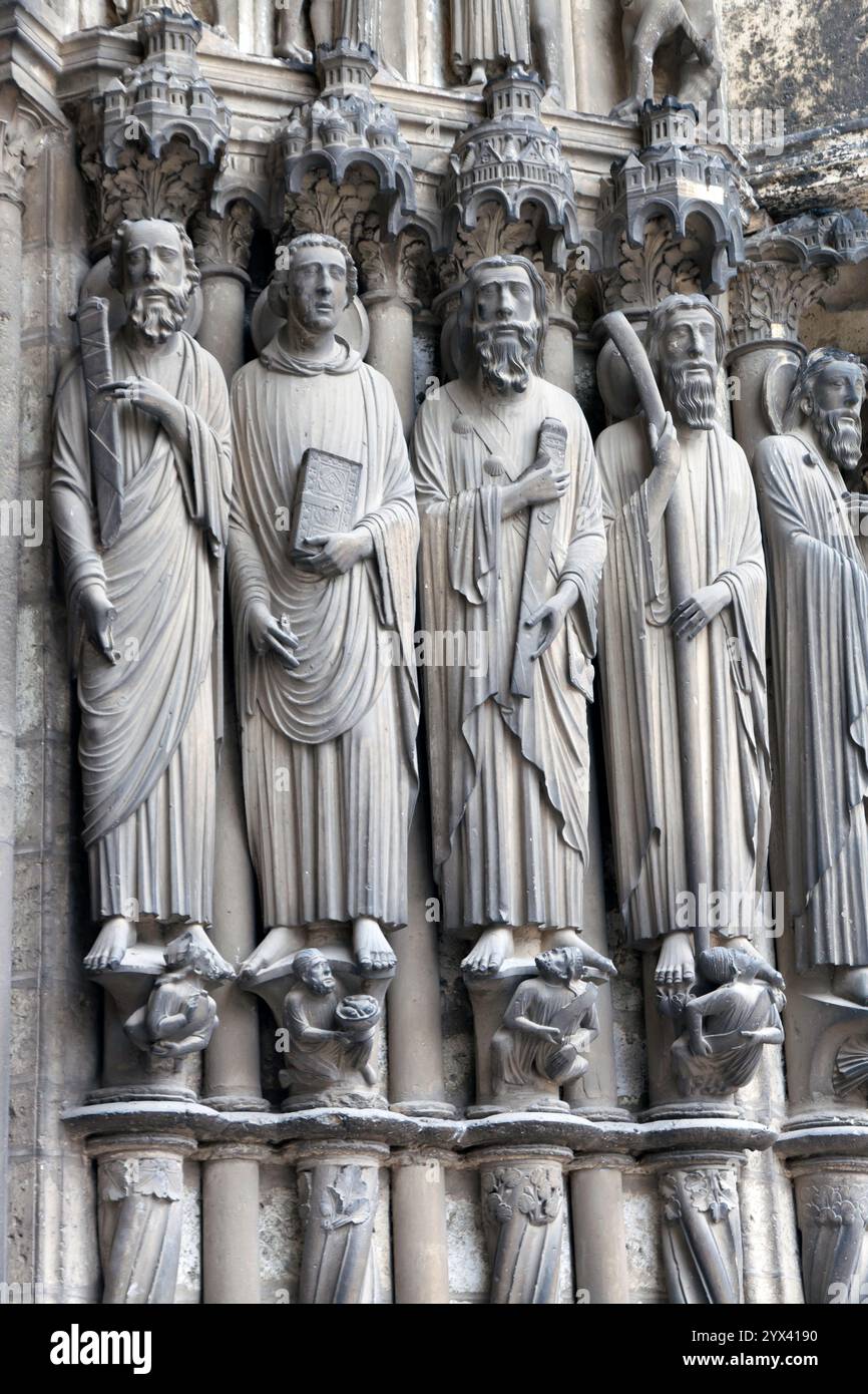 Blick auf das mittlere Süd-Portal, rechten Jamb, Kathedrale von Chartres, Region Ile de France, Frankreich Stockfoto
