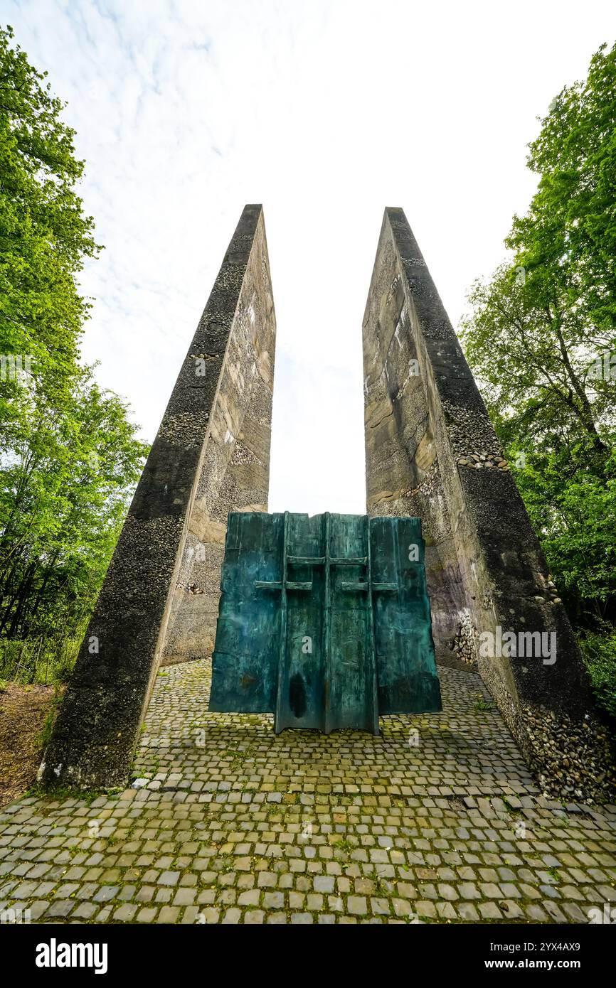 Denkmal Tor der Toten auf den Rheinwiesen in Rheinberg. Stockfoto