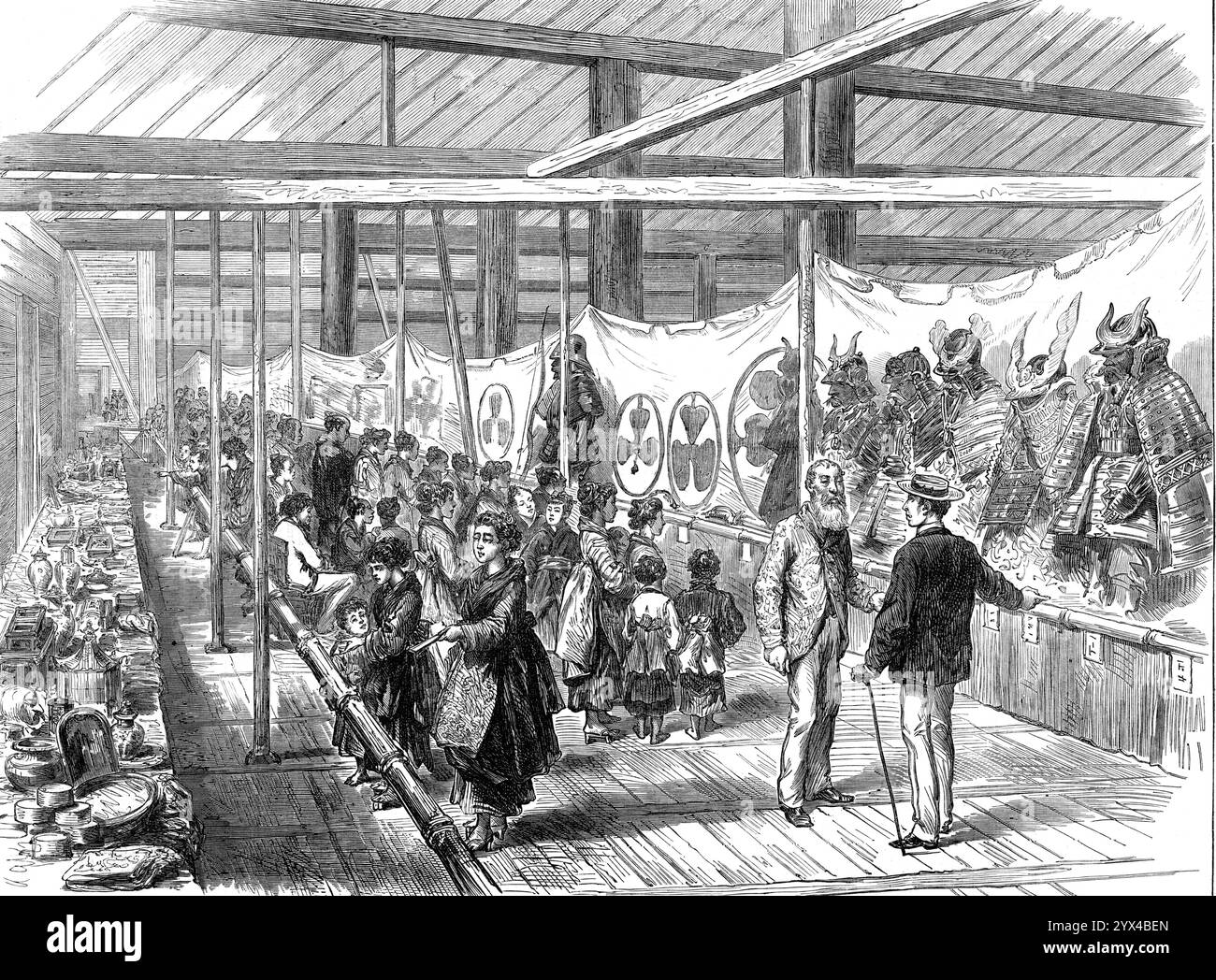 Ausstellung von Kunst und Manufakturen in Kiyoto, Japan, 1872. "Unser bekannter Spezialkünstler in Japan, Mr. C. Wirgman, hat einen Blick auf die Ausstellung eingerichtet... Kiyoto... war bis vor kurzem gegen Ausländer geschlossen und wurde als heiliger Ort geschätzt. Aber ihre Anwesenheit wird jetzt frei toleriert... das folgende ist der Brief unseres Korrespondenten... "Ich ging hinein [zum Tempel des Chi-&#xf4;n-in (um 'Cheewonin' zu sprechen]] und sah die erste Galerie mit der Rüstung an. Auf dem weißen Vorhang befindet sich das Wappen der Tokugawa-Familie, die bis zur letzten Revolution de facto Herrscher waren Stockfoto