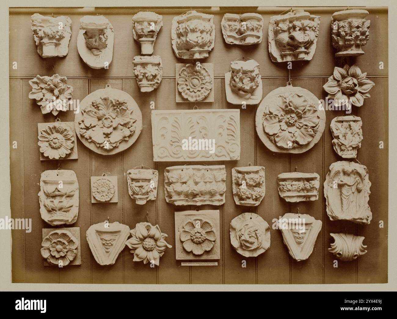 Abgüsse von griechischen, gotischen und Renaissance-Fragmenten, 1876. Stockfoto