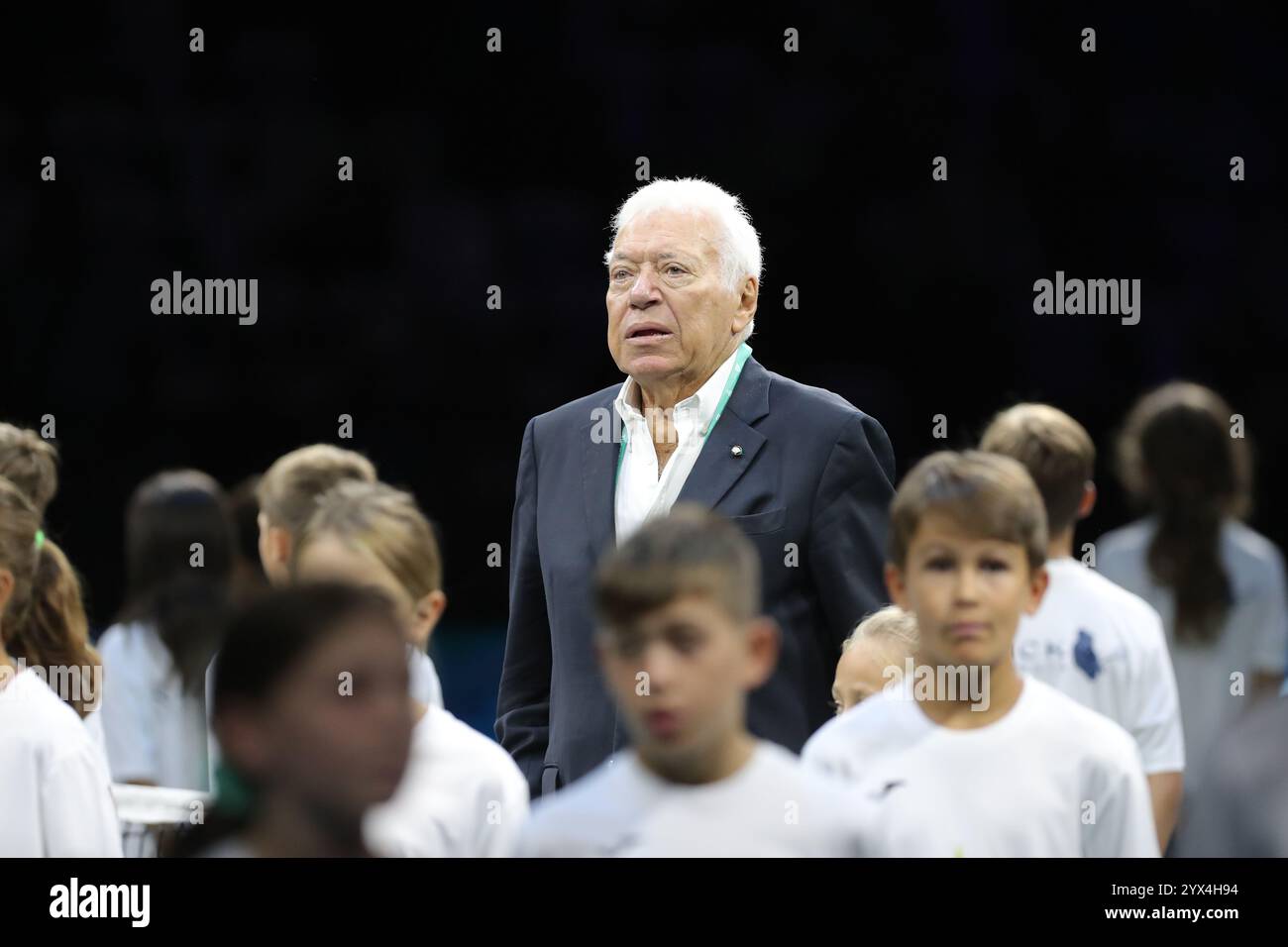 Bologna, Italien. September 2023. Foto Michele Nucci/LaPresse 13 Settembre 2023 - Bologna, Italia - Sport, Tennis - Canada vs Italia - Alexis Galarneau (CAN) / Lorenzo Sonego (ITA) - Coppa Davis 2023 - Unipol Arena. Nella Foto: Nicola Pietrangeli ex campione festeggiato per i suoi 90 anni Foto Michele Nucci/LaPresse - 13. September 2023 Bologna, Italien - Sport, Tennis - Kanada vs Italien - Alexis Galarneau (CAN) V Lorenzo Sonego (ITA) - Davis Cup 2023 - Unipol Arena. Im Bild: Ehemalige Tennismeisterin Nicola Pietrangeli Credit: LaPresse/Alamy Live News Stockfoto