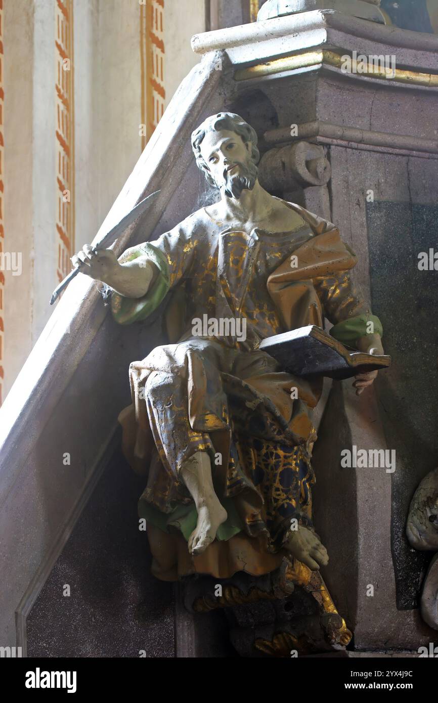 St. Matthäus der Evangelist, Statue auf der Kanzel in der Kirche St. Michael Erzengel in Ludina Kroatien Stockfoto