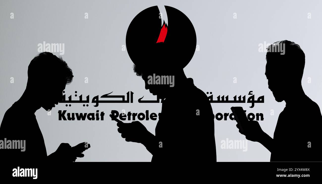 Kuwaitisches Ölunternehmen Kuwait Petroleum Corporation (KPC) vor der Website. Schwerpunkt auf dem Display des Telefons. Stockfoto