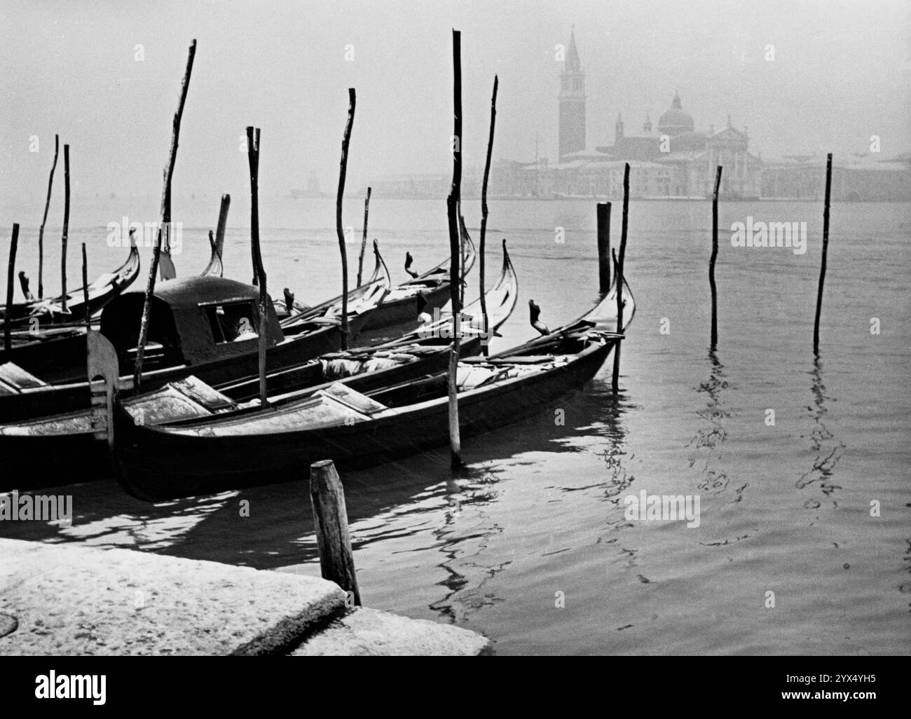 Winter in Venedig: Gondeln im Schnee. [Automatisierte Übersetzung] Stockfoto