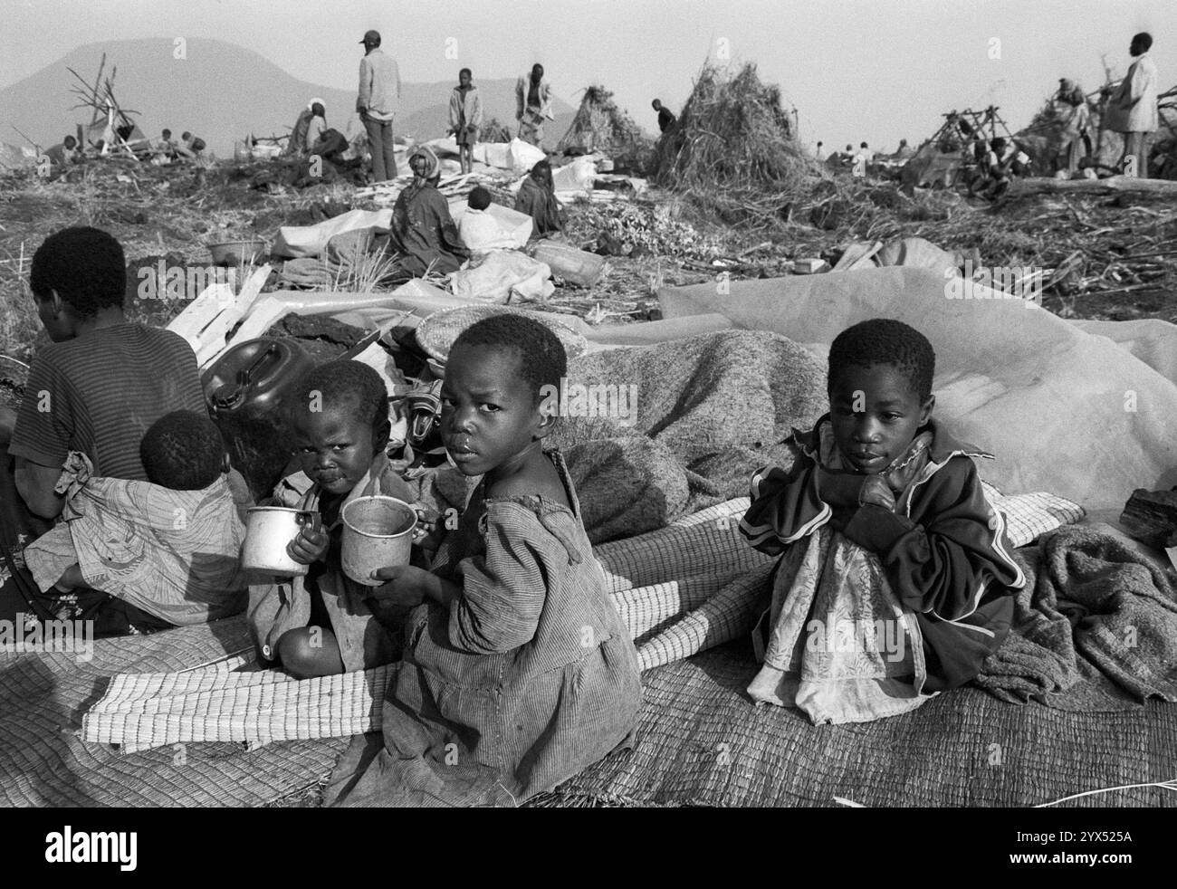 ZAIRE : Flüchtlinge ( Flüchtlinge ) aus dem Stamm der Hutu sind aus Ruanda nach Goma geflohen , wo eine Choleraepidemie ausbricht und viele Menschen ums Leben bringt , Juli 1994 [automatisierte Übersetzung] Stockfoto