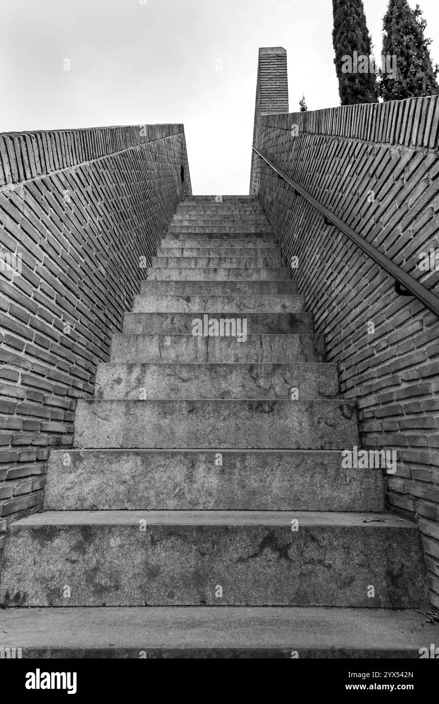 Alte Stadtmauern von Girona, eine der vollständigsten Stadtmauern Europas. Stockfoto