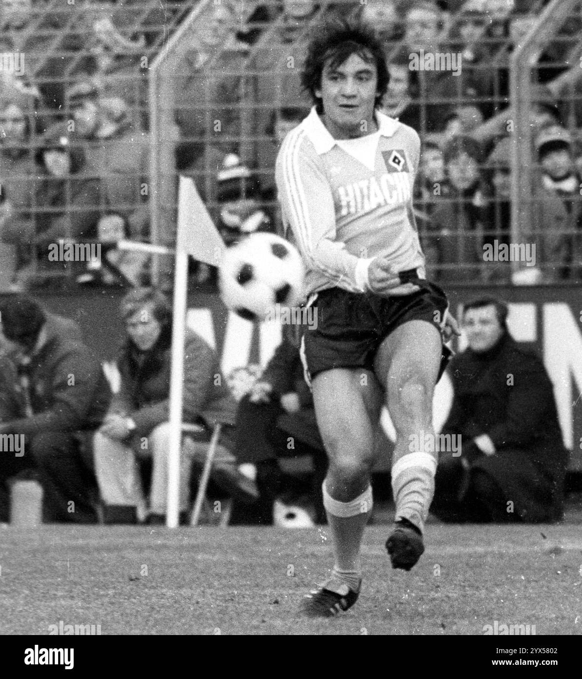 VFL Borussia Mönchengladbach - Hamburger SV 4:3 /09.02.1979/ Felix Magath (HSV) Triebe, Kreuze [automatisierte Übersetzung] Stockfoto