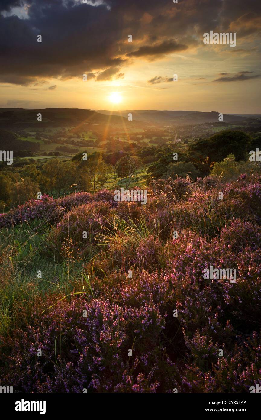 Sonnenuntergang über Hope Valley von Surprise View, Hathersage, Derbyshire, Großbritannien Stockfoto