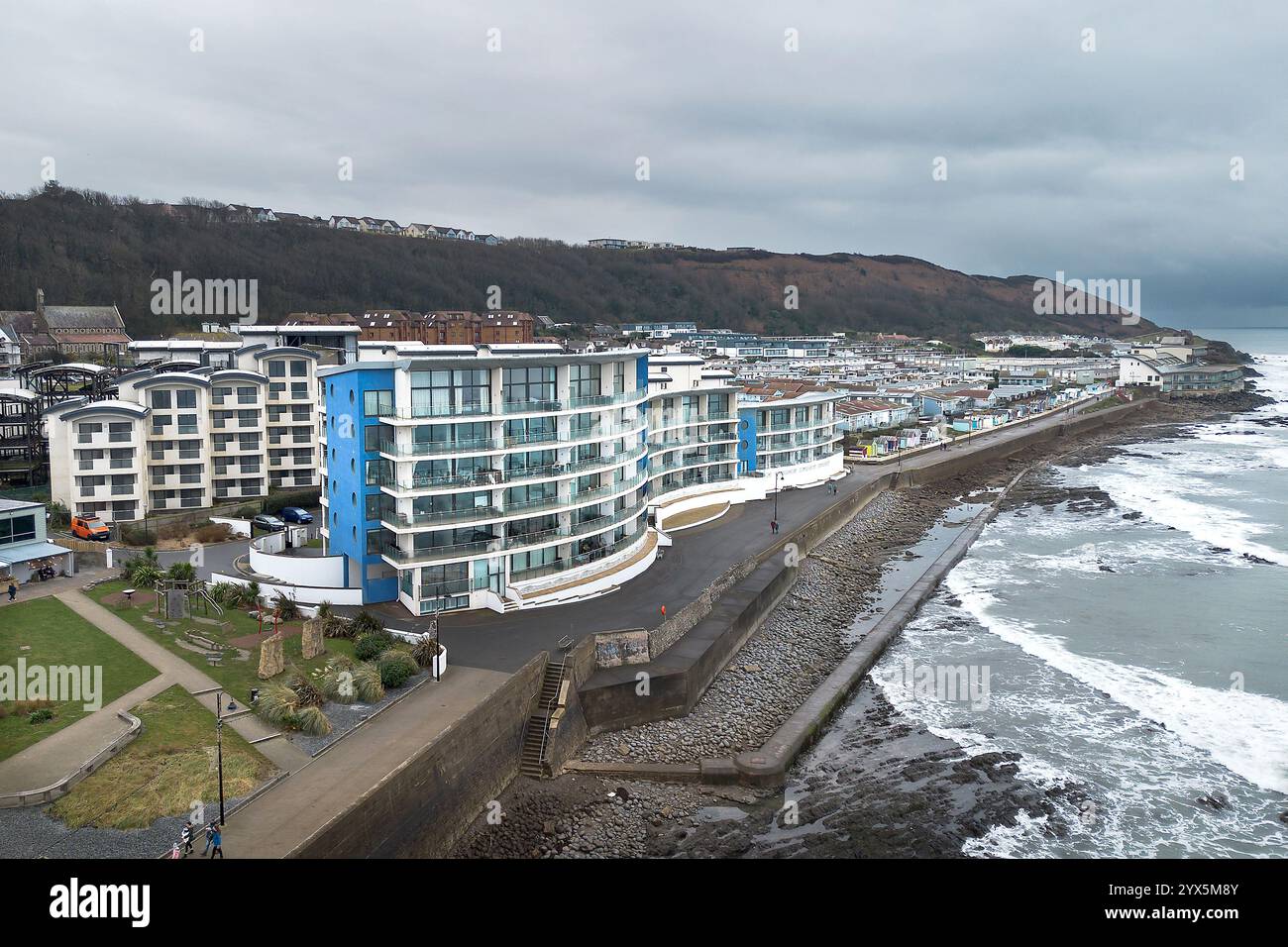 Allgemeiner Blick auf Westward Ho in North Devon, mit Horizon View Wohnanlage. Stockfoto