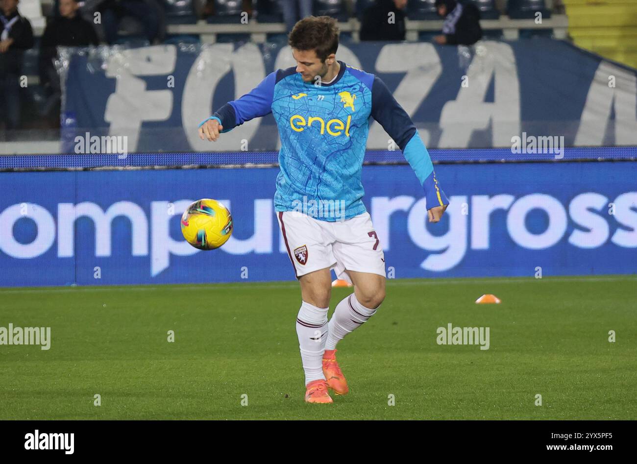 Empoli, Italien. Dezember 2024. Torinos Spieler wärmen sich vor dem Spiel während des italienischen Fußballspiels Enilive Serie A zwischen Empoli und Turin im Castellani-Stadion in Norditalien auf, Freitag, 13. 2024 - Sport - Fußball - (Foto Michele Nucci Credit: LaPresse/Alamy Live News Stockfoto