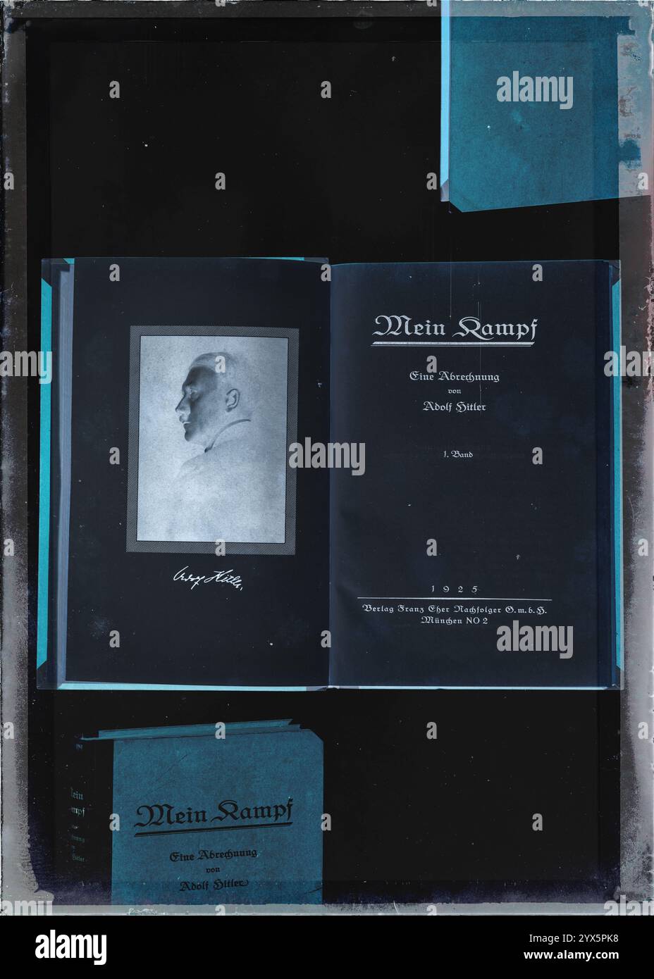 Erstausgabe des Buches mein Kampf von 1925 - ein historisch bedeutsames, ideologisch beeinflusstes Werk mit kontroversen Inhalten für die 100. An Stockfoto