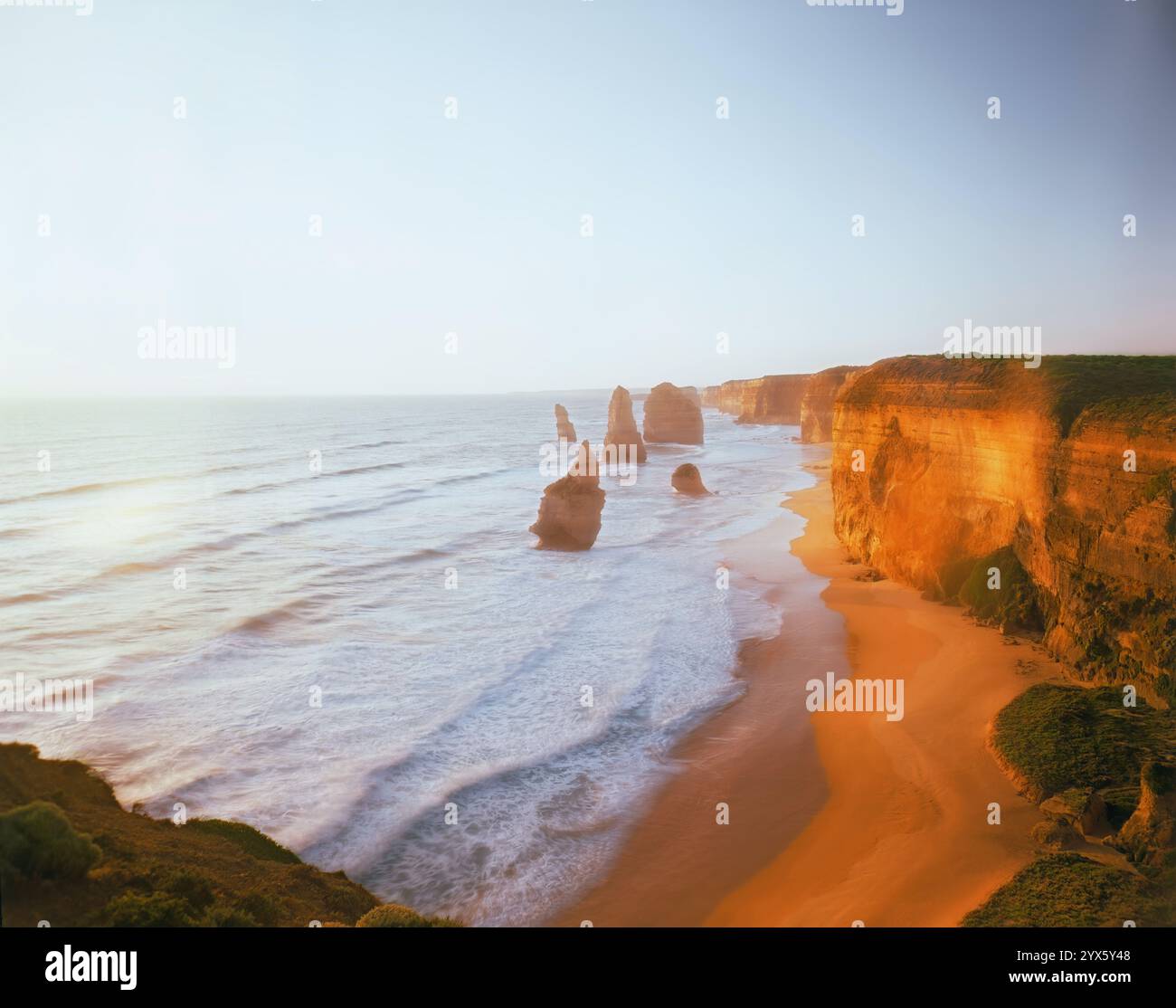 Nachmittag an den Twelve Apostles, Port Campbell National Park, Shipwreck Coast, Great Ocean Road, Victoria, Australien Stockfoto