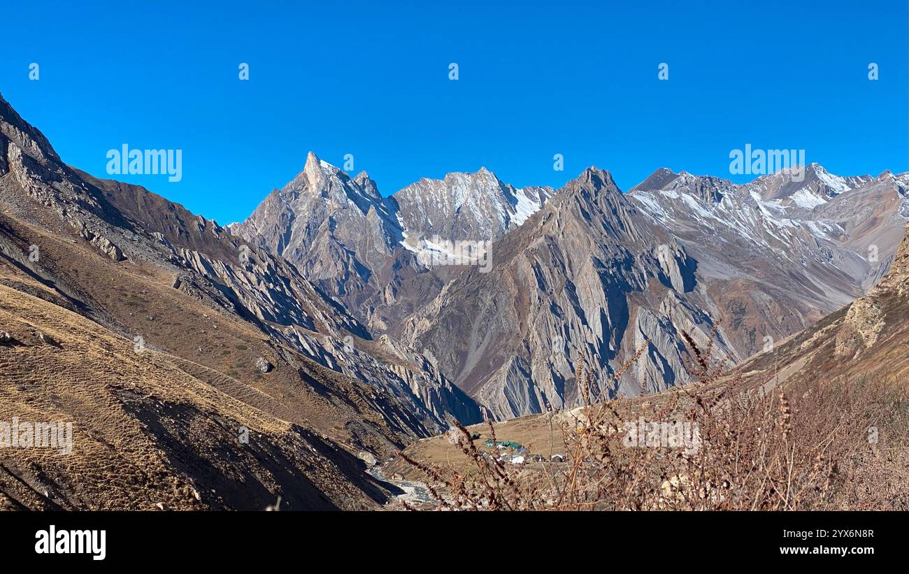 Sheshnag Parvat, ein schlangenförmiger Berg, liegt an der Route nach Adi Kailash Stockfoto
