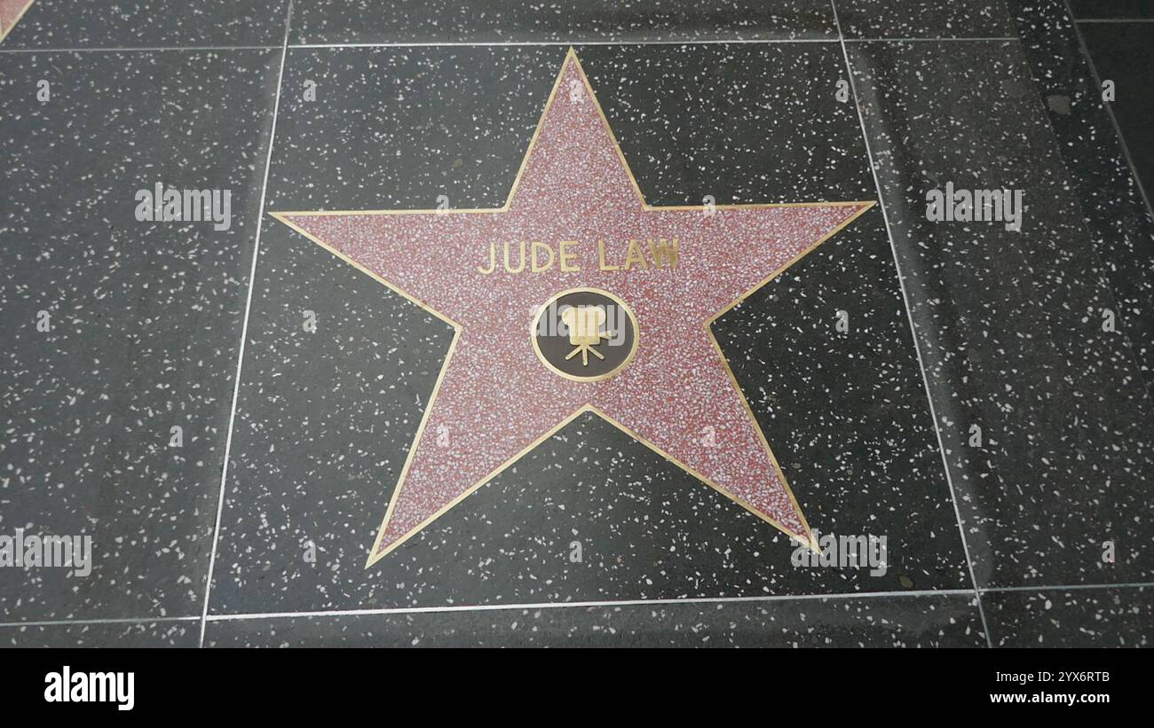 Los Angeles, Kalifornien, USA 12. September 2024 Schauspieler Jude Law Hollywood Walk of Fame Star auf dem Hollywood Blvd von todayÕs Ceremony am 12. Dezember 2024 in Los Angeles, Kalifornien, USA. Jude Law Star ist neben dem Schauspieler Ewan McGregor. Foto: Barry King/Alamy Stock Photo Stockfoto