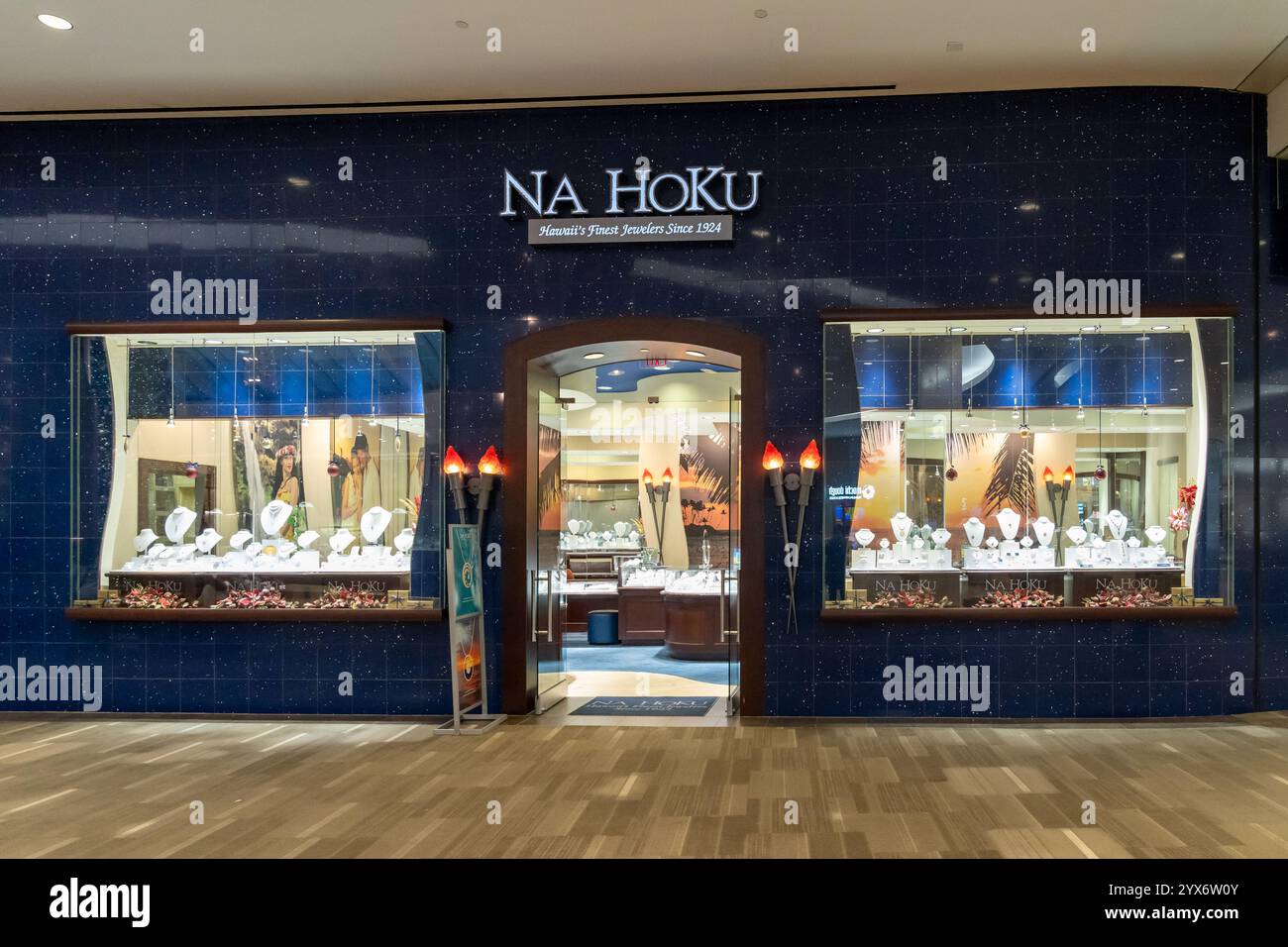 Natick, Massachusetts, USA – 9. November 2023: Ein Juweliergeschäft in Na Hoku in der Natick Mall in Natick, Massachusetts, USA. Stockfoto