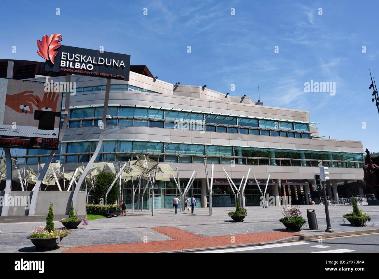 Bilbao, Spanien - 28. Mai 2024: Die Front des Euskalduna Conference Centre in Bilbao Spanien Stockfoto