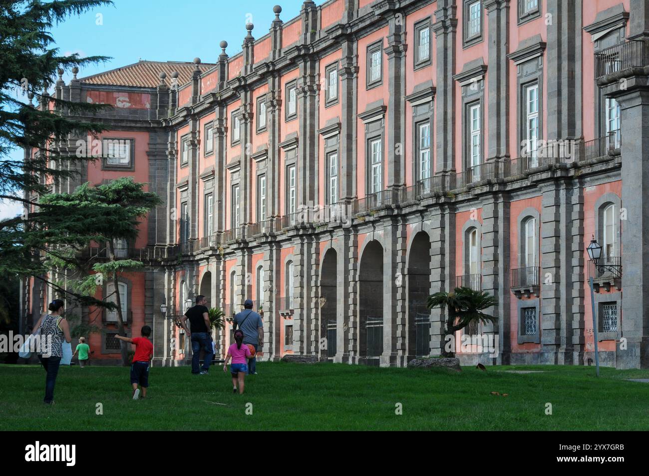 Blick auf das Gebäude des Nationalmuseums von Capodimonte. Neapel Stockfoto