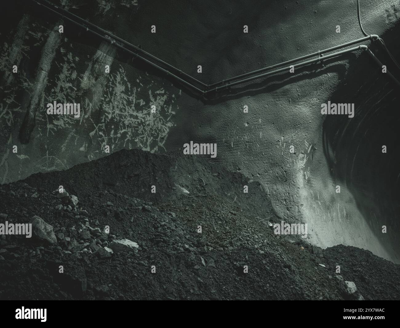 Trümmer nach einer Explosion in einem Tunnelabschnitt auf dem H53-Bauplatz, Brenner Basistunnel, Tirol, Österreich, Europa Stockfoto