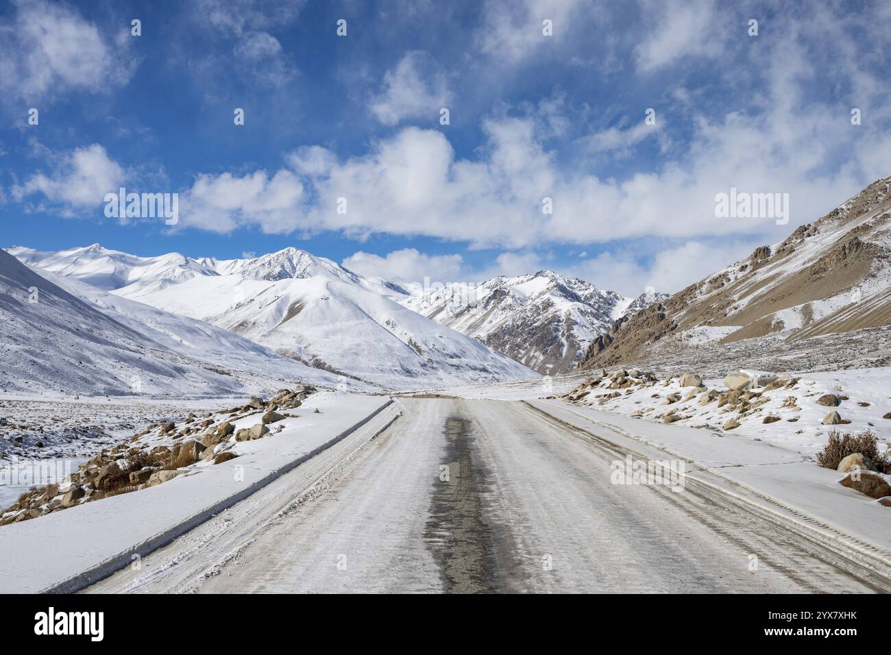 Winter Pamir Highway, Chorugh, Provinz Gorno-Badakhshan, Tadschikistan, Zentralasien, Asien Stockfoto