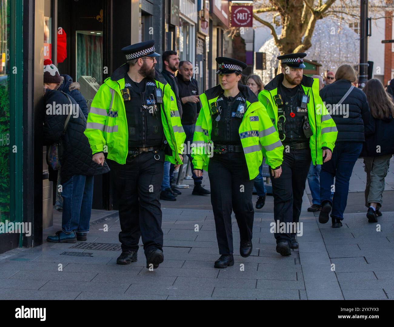 Brentwood uk Essex 14. Dez 2024 Polizei geht gegen Verbrechen während der Weihnachtszeit mit Gesichtserkennung und Patrouille durch die Straße Credit: Richard Lincoln/Alamy Live News Stockfoto