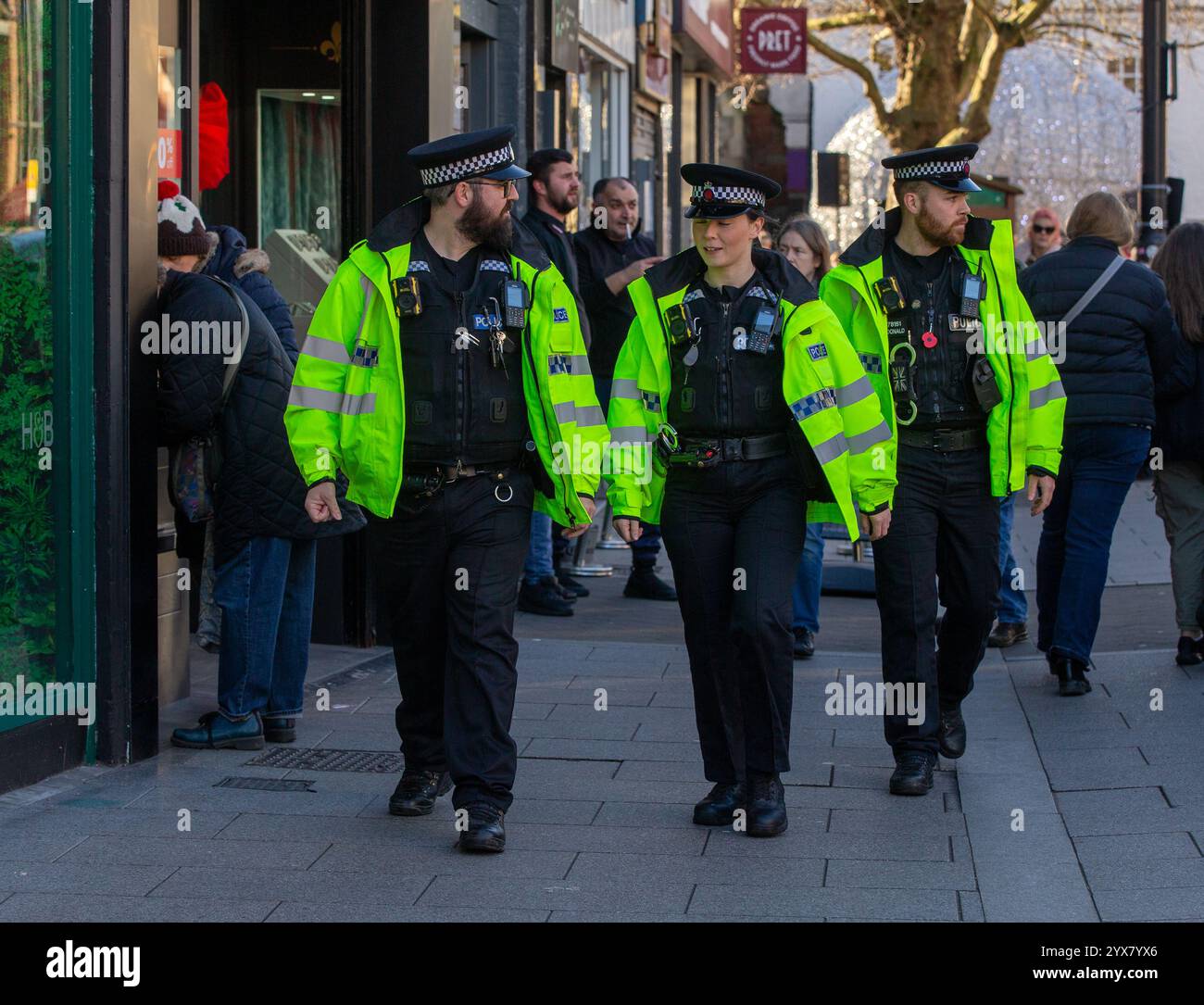 Brentwood uk Essex 14. Dez 2024 Polizei geht gegen Verbrechen während der Weihnachtszeit mit Gesichtserkennung und Patrouille durch die Straße Credit: Richard Lincoln/Alamy Live News Stockfoto