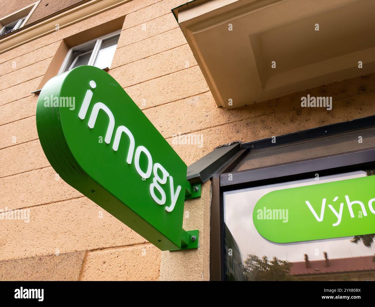 OSTRAVA, TSCHECHIEN – 4. JUNI 2024: Banner des Kundendienstzentrums des Gasversorger- und Versorgungsunternehmens Innogy Stockfoto