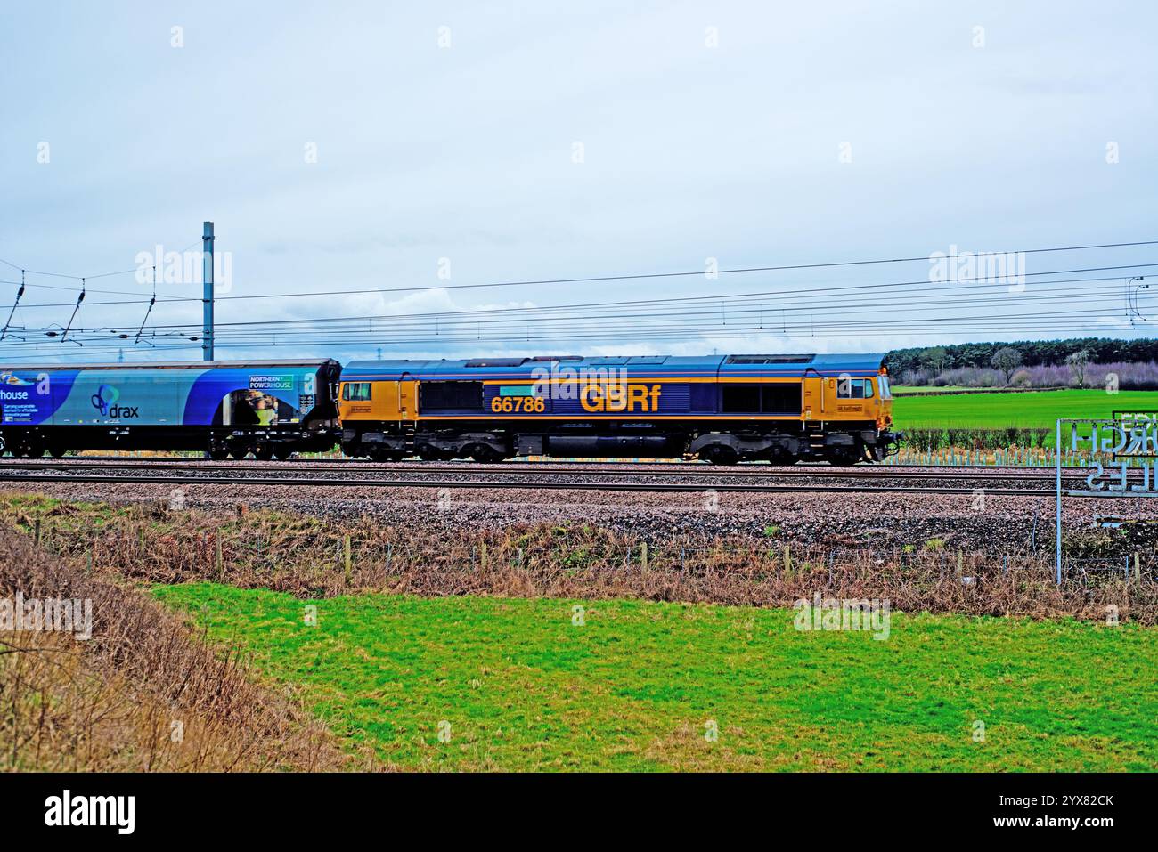 Class 66786 Cambridge University Railway Club on Biomass Train at Shipton by Beningbrough, North Yorkshire, England Stockfoto