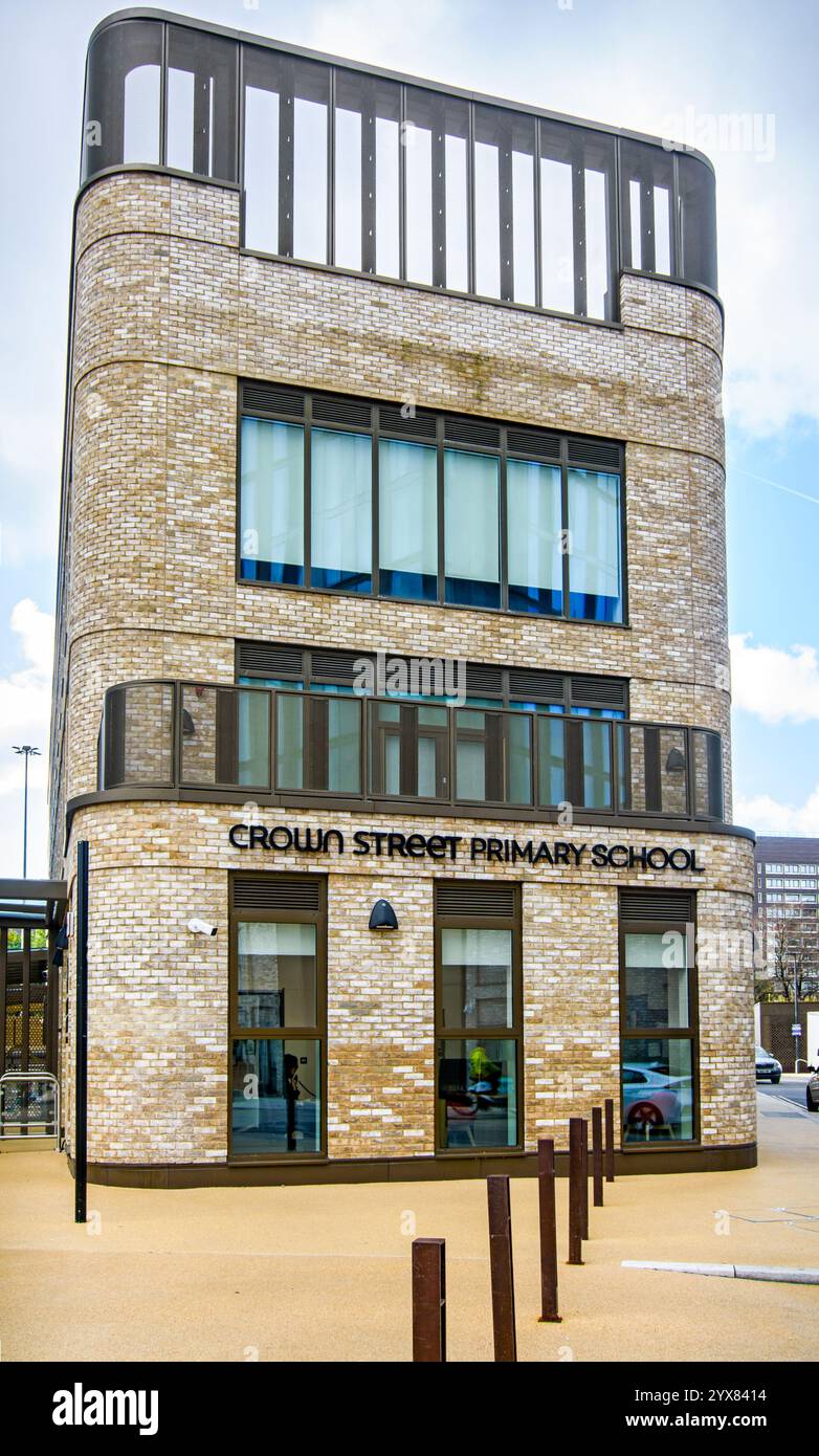 Die Crown Street Grundschule, Crown Street Development, Manchester, England, Großbritannien Stockfoto