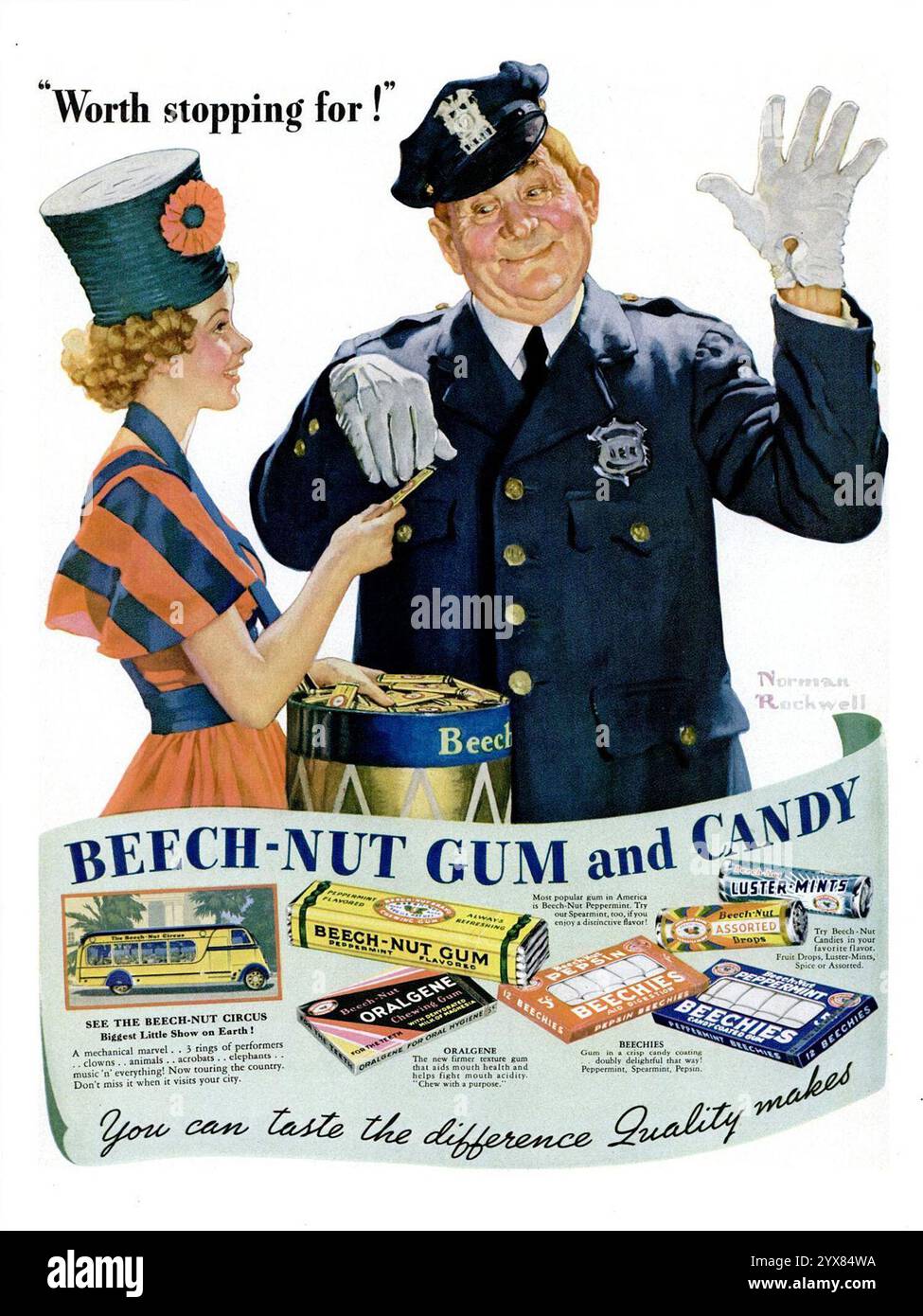 1937 Beech-Nut Gum and Candy Ad illustriert von Norman Rockwell - Beech-Nut Zirkusmädchen Drummer, der einem Polizisten einen Kaugummi gibt Stockfoto