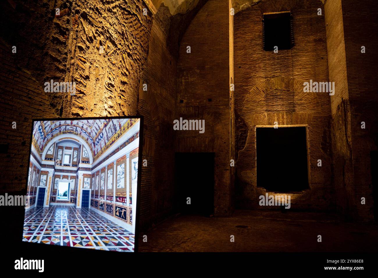 Rom, Italien. Dezember 2024. Ein Blick auf die neuen Bereiche der Domus Aurea, die den Besuchern zur Verfügung stehen. Nach jahrelanger Schließung im Zusammenhang mit den Maßnahmen zur Sicherung und Verbesserung der Nutzung des Denkmals eröffnet der Archäologische Park des Kolosseums den westlichen Teil von Neros Residenz (Domus-Gebiet) wieder und eröffnet den neuen Eingang in der Galerie XXIV. In Zusammenarbeit mit den Uffizien in Florenz wird bei diesem Anlass die Statue der sogenannten „Nymphe mit Panther“ ausgestellt. (Foto: Stefano Costantino/SOPA Images/SIPA USA) Credit: SIPA USA/Alamy Live News Stockfoto