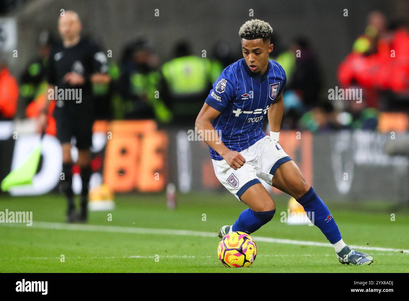 Wolverhampton, Großbritannien. Dezember 2024. Omari Hutchinson von Ipswich Town in Aktion während des Premier League-Spiels Wolverhampton Wanderers gegen Ipswich Town in Molineux, Wolverhampton, Vereinigtes Königreich, 14. Dezember 2024 (Foto: Gareth Evans/News Images) in Wolverhampton, Vereinigtes Königreich am 14. Dezember 2024. (Foto: Gareth Evans/News Images/SIPA USA) Credit: SIPA USA/Alamy Live News Stockfoto