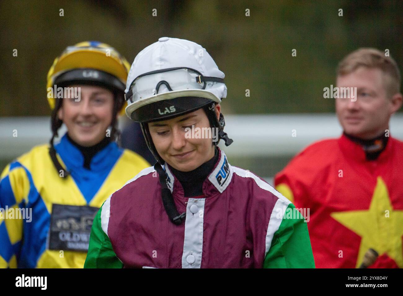 Windsor, Großbritannien. Oktober 2024. Jockey Olivia Tubb im Parade Ring vor dem Rennen in Berkshire Winter Million, Windsor 19. Januar Handicap setzt Klasse 6 beim Flat Season Finale auf der Royal Windsor Racecourse in Windsor, Berkshire. Kredit: Maureen McLean/Alamy Stockfoto