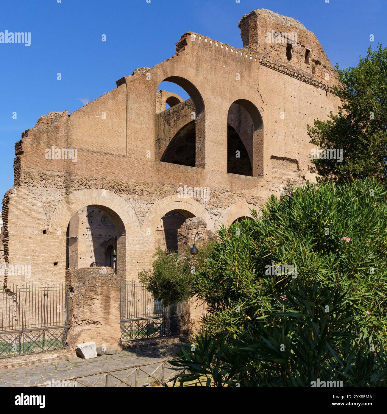 Überreste der Caracalla-Thermen (Terme di Caracalla), die im 3. Jahrhundert im antiken Rom, Rom, Italien, als öffentliche Bäder dienten Stockfoto