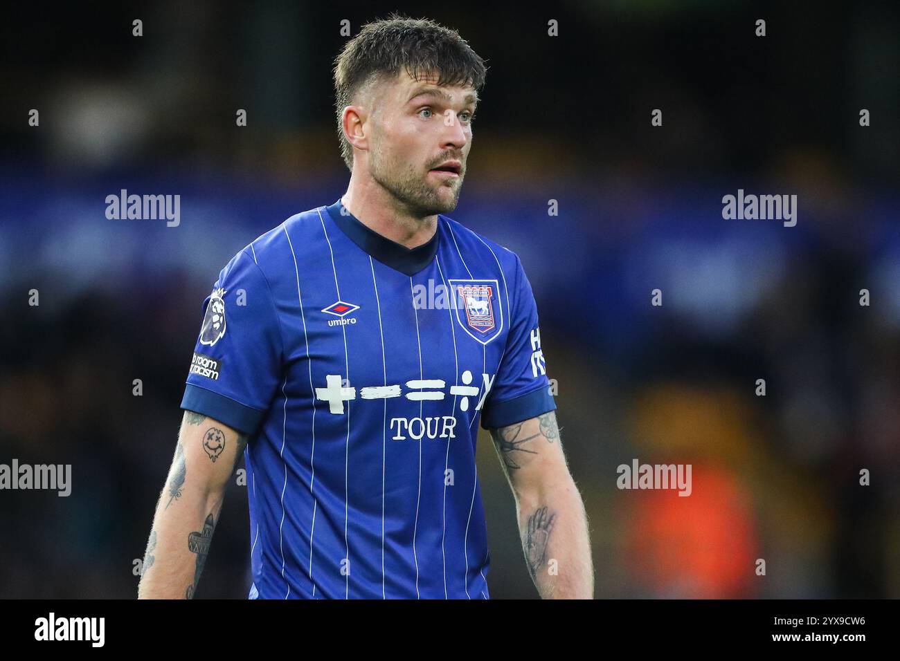 Cameron Burgess aus Ipswich Town während des Premier League Spiels Wolverhampton Wanderers gegen Ipswich Town in Molineux, Wolverhampton, Großbritannien, 14. Dezember 2024 (Foto: Gareth Evans/News Images) Stockfoto