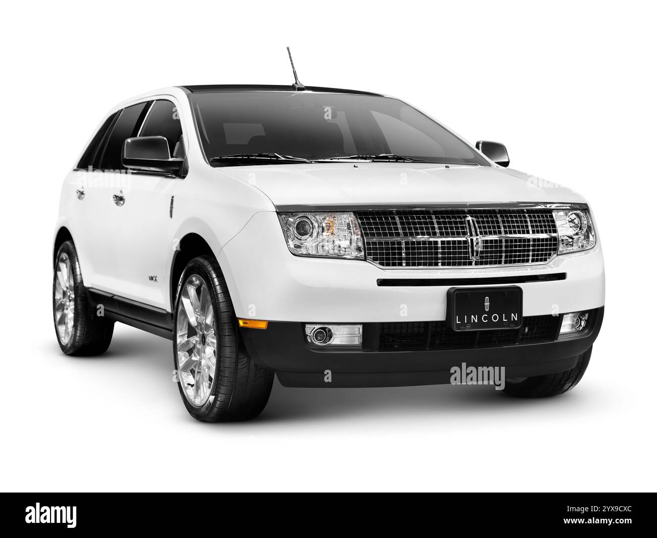 Weiss 2010 Lincoln MKX SUV isoliert auf weißem Hintergrund mit Beschneidungspfad Stockfoto