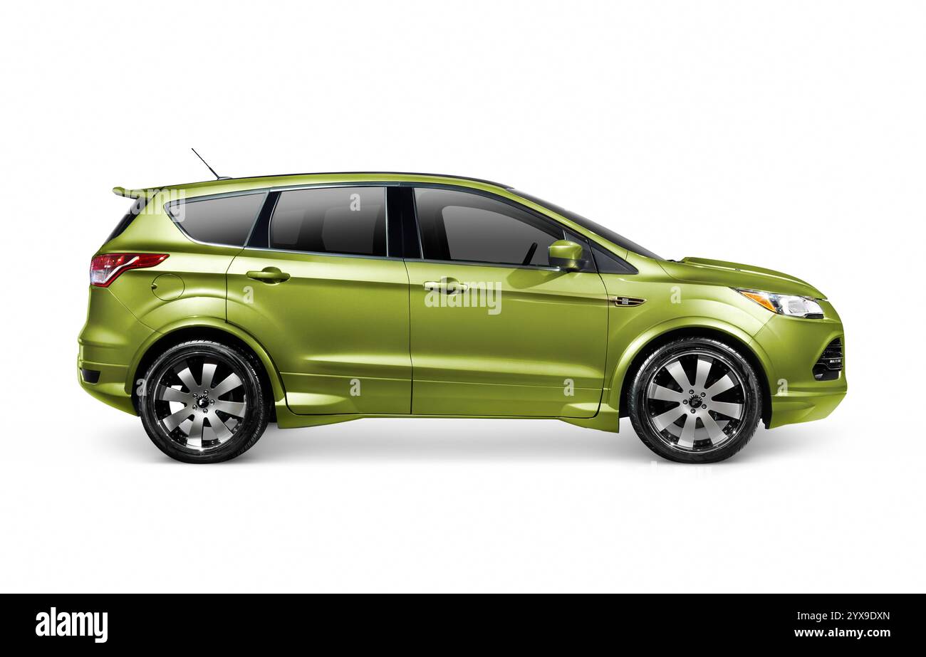 Grün 2013 Ford Escape HPP SUV Auto Seitenansicht isoliert auf weißem Hintergrund mit Beschneidungspfad Stockfoto