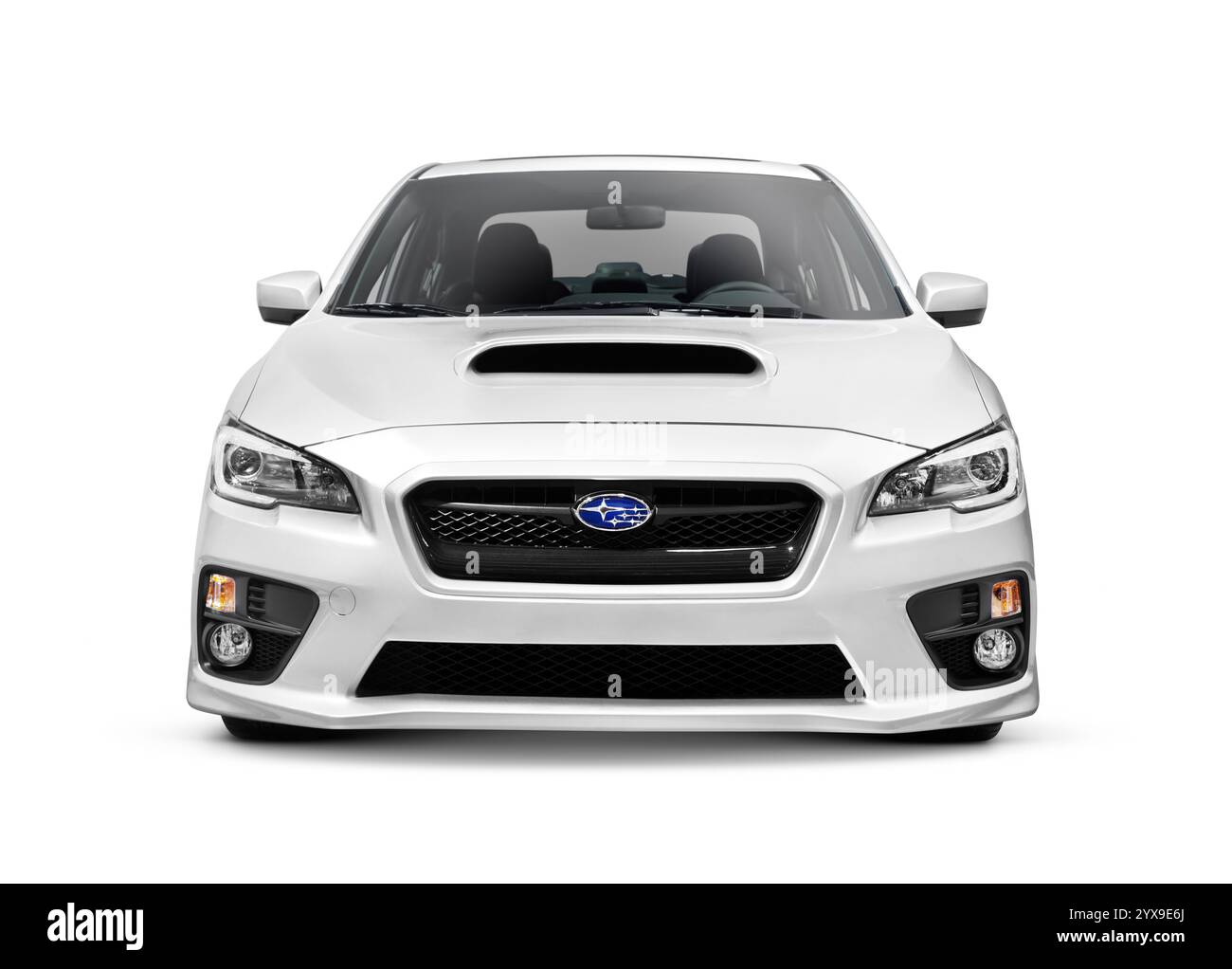Silber 2015 Subaru Impreza WRX Kleinwagen isoliert auf weißem Hintergrund mit Beschneidungspfad Stockfoto