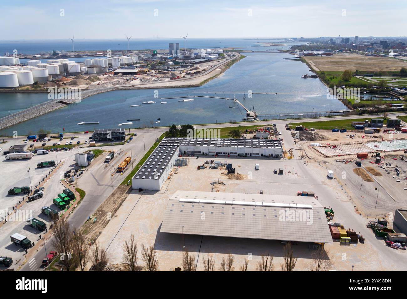 Petroleumhafen auf der künstlichen Insel Provestenen, ehemalige Meeresfestung Benzinoen am 1. Mai 2023 in Kopenhagen, Dänemark. Stockfoto